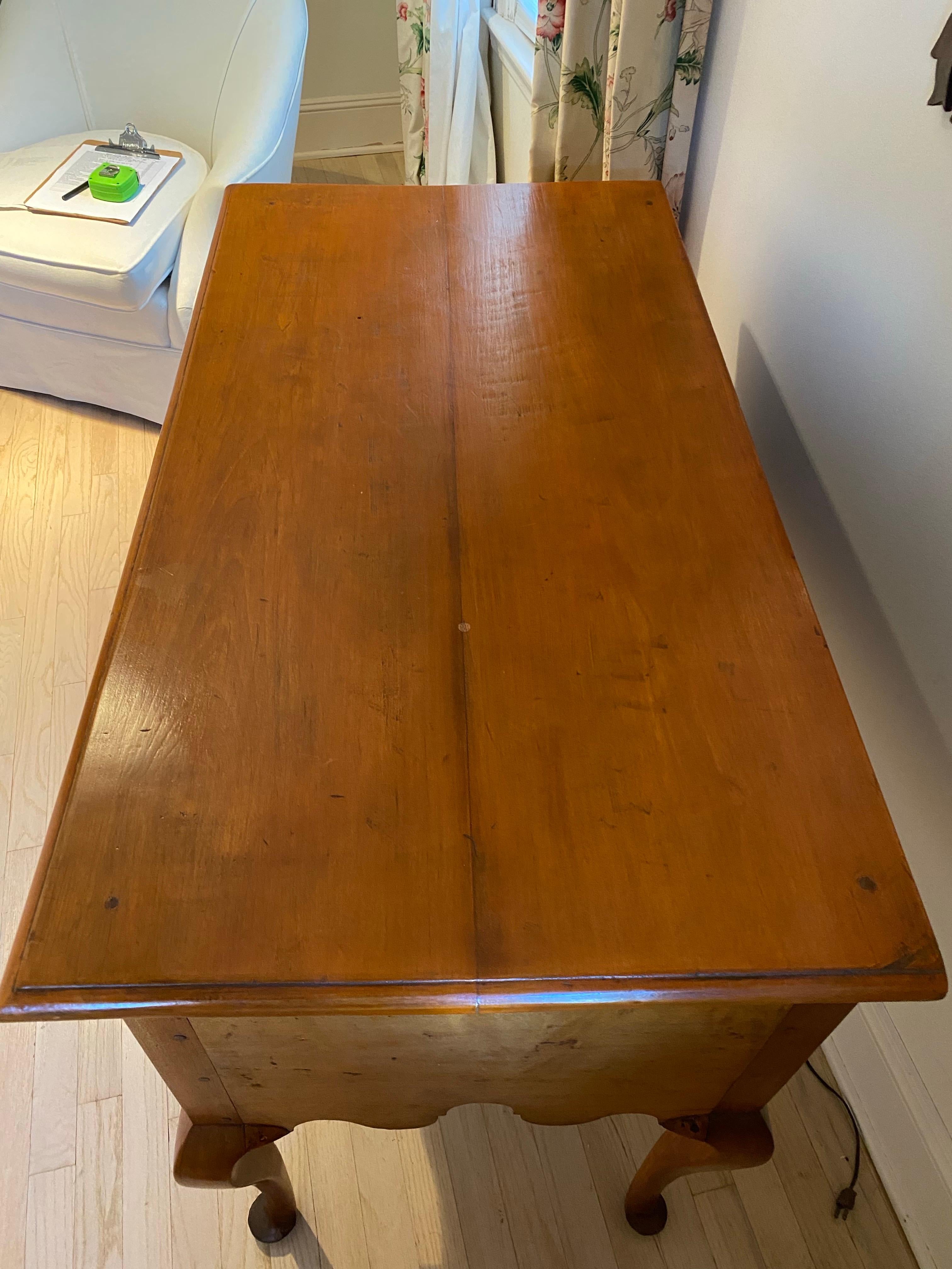 Table basse en cerisier Queen Anne du XVIIIe siècle en vente 9