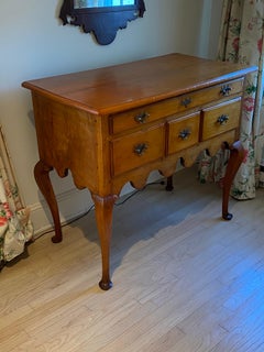 Mesa baja americana de cerezo Queen Anne del siglo XVIII