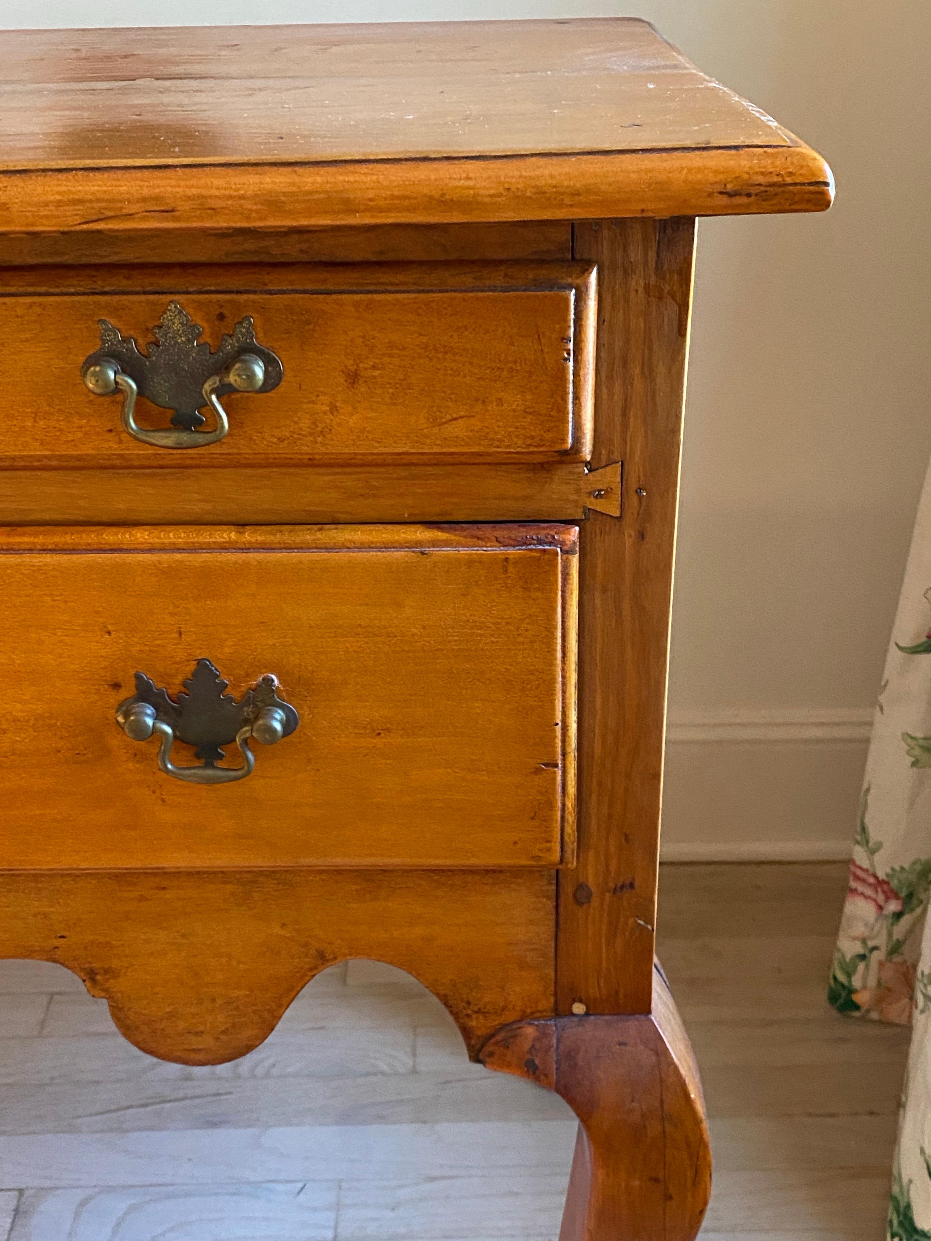 Table basse en cerisier Queen Anne du XVIIIe siècle Bon état - En vente à Southampton, NY