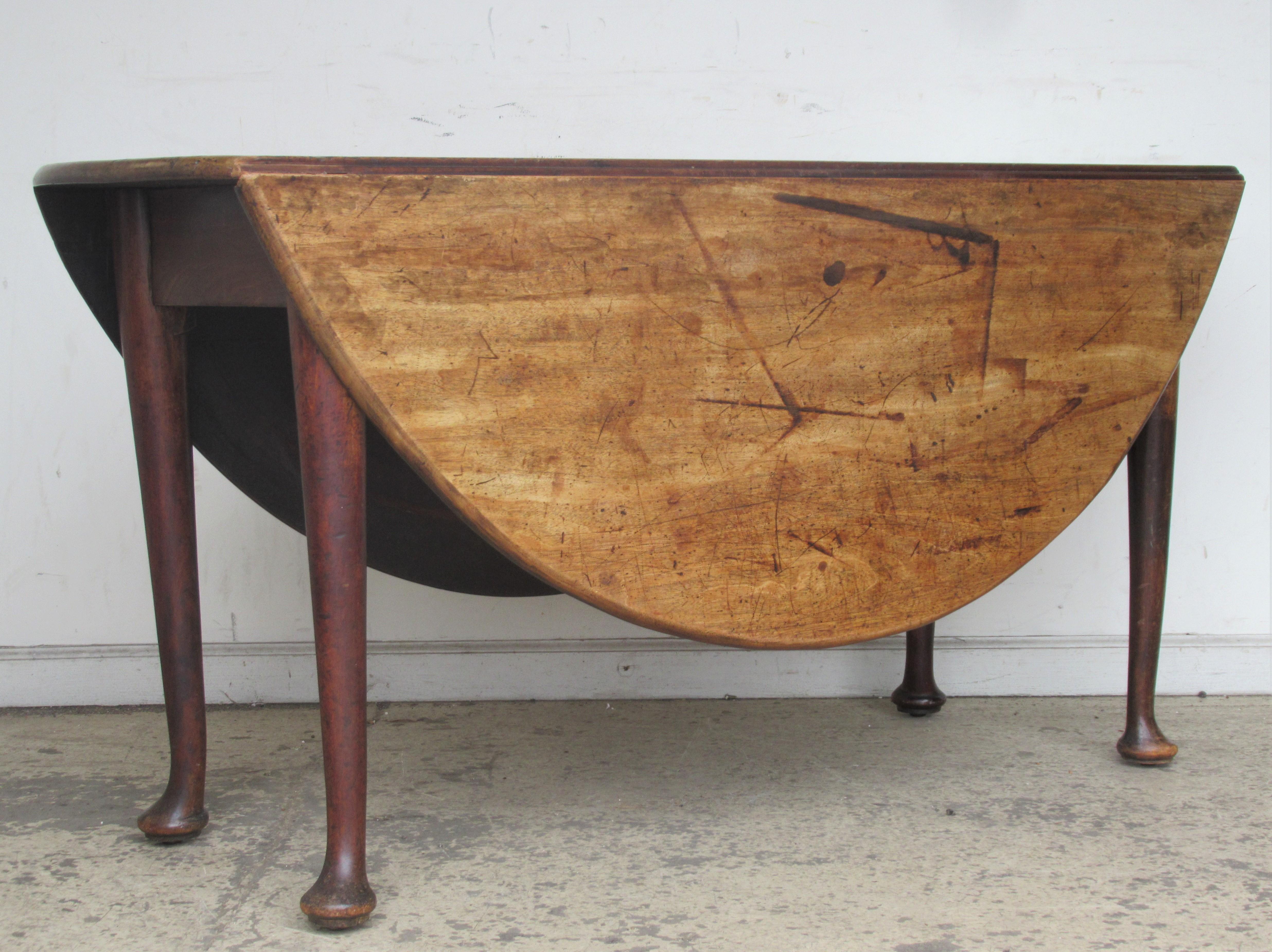 Maple 18th Century American Queen Anne Drop-Leaf Table