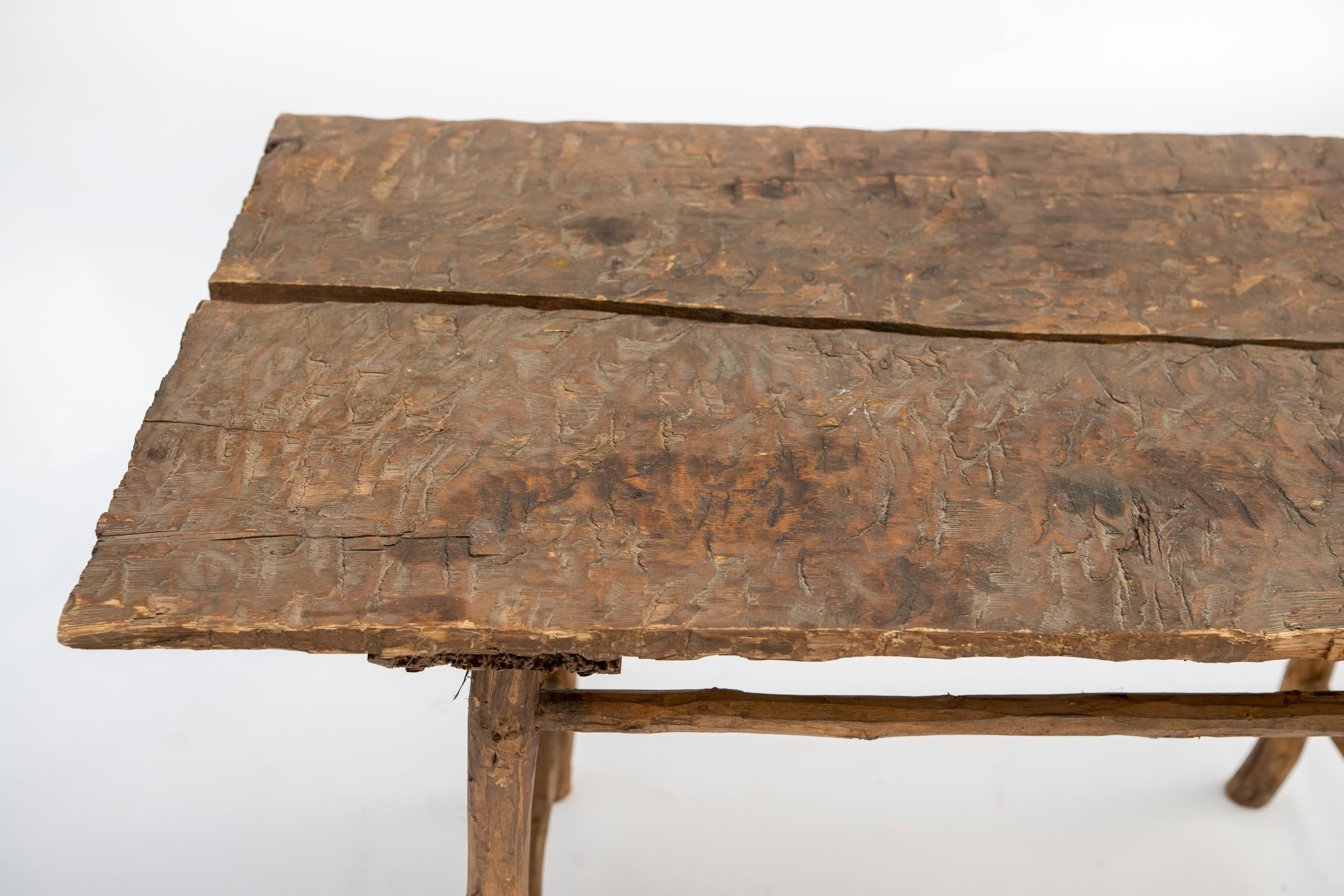 Sculpté à la main Table américaine du XVIIIe siècle en vente