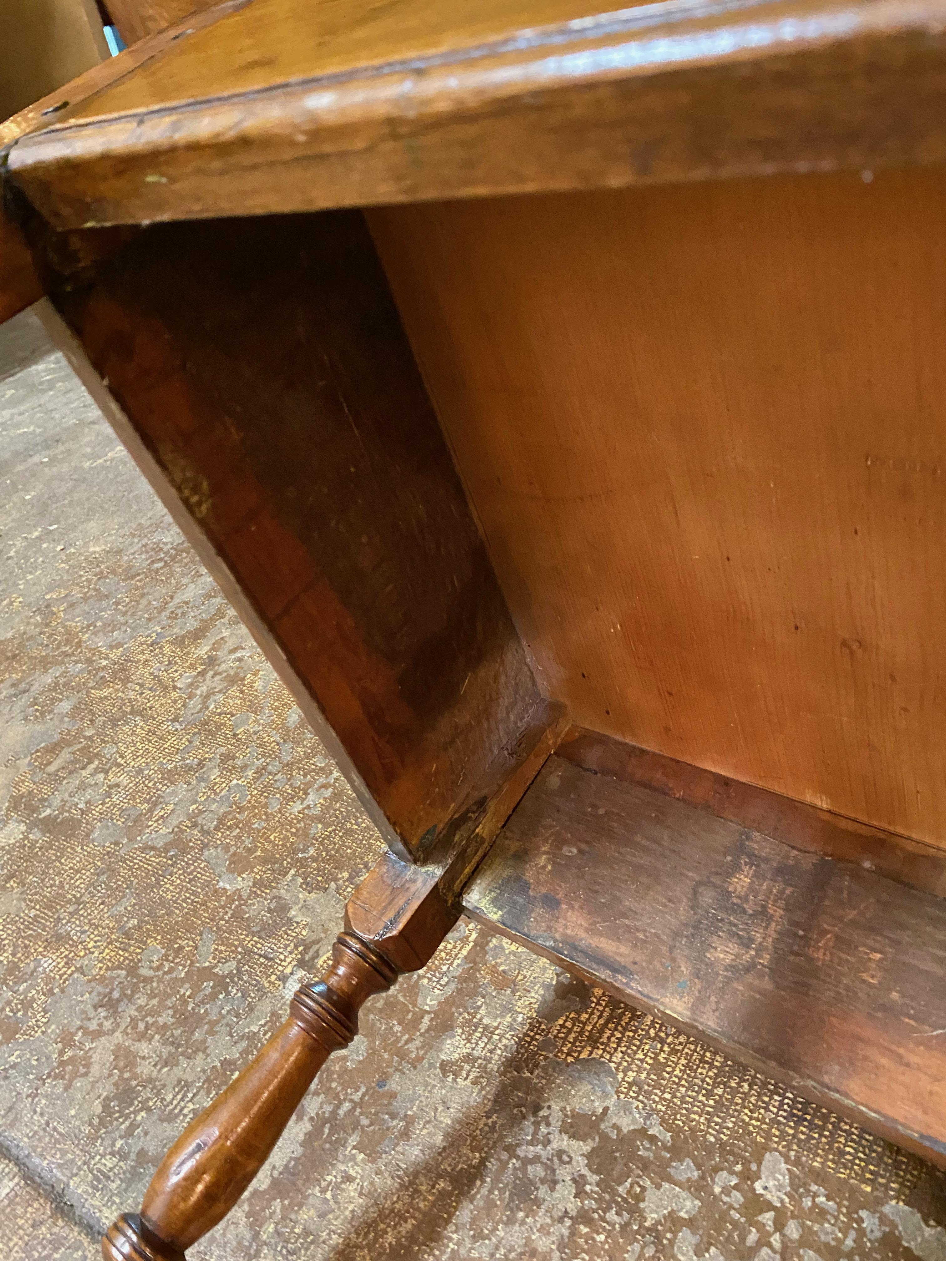 North American 18th Century American Tavern Table For Sale