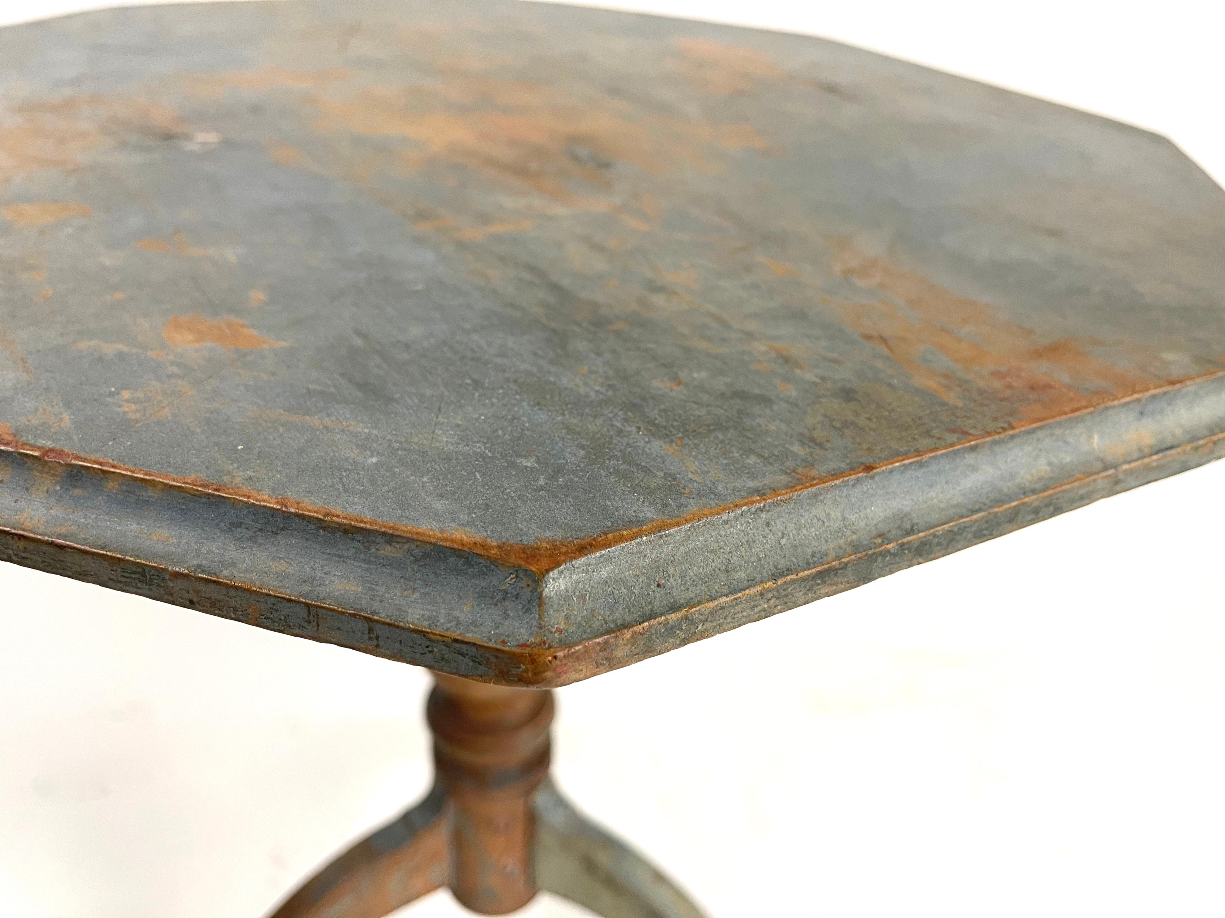 18th Century American Tea Table in Old Chalky Blue Paint In Good Condition In Essex, MA