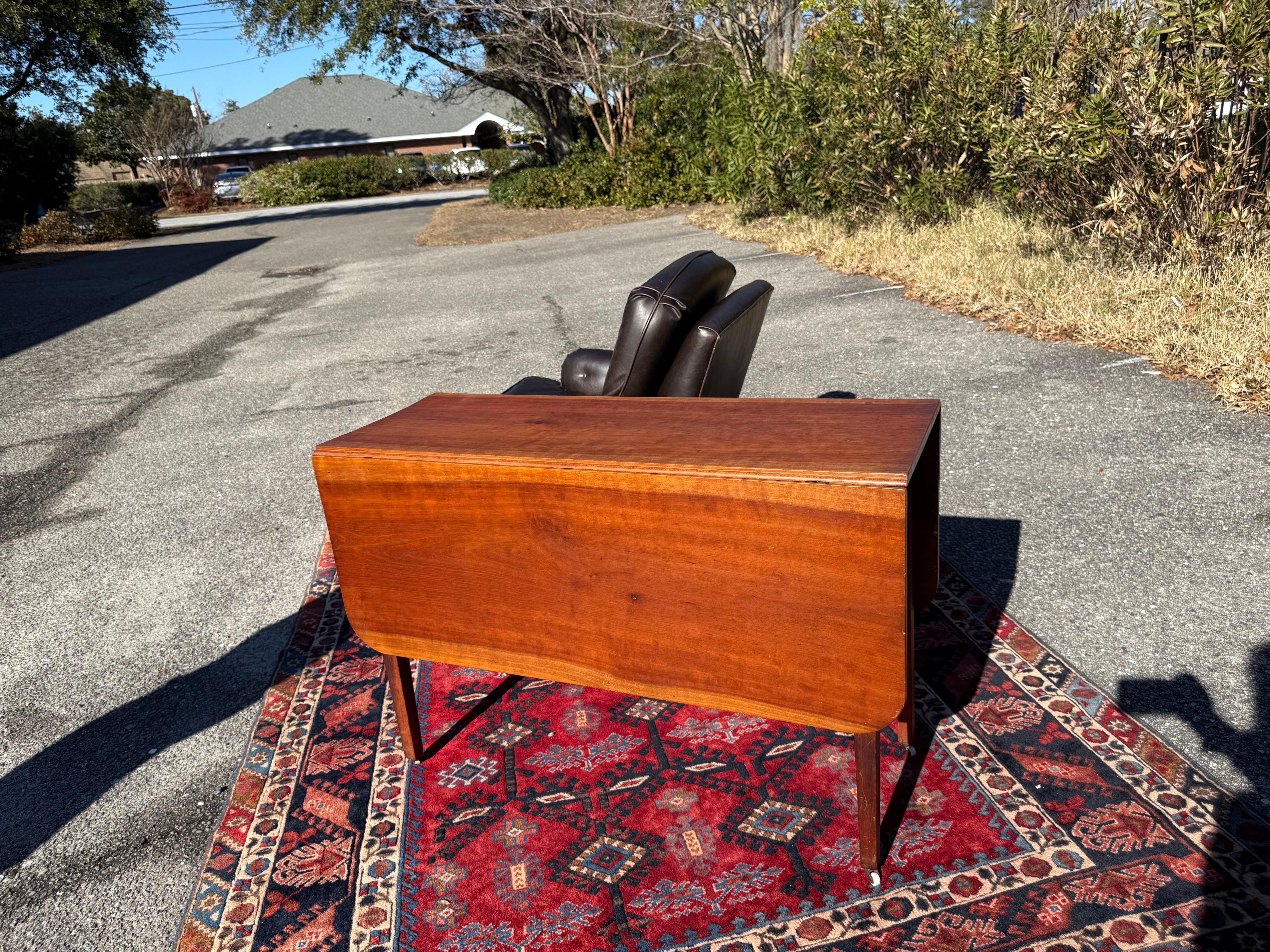 Table à abattant en noyer américain du XVIIIe siècle en vente 2