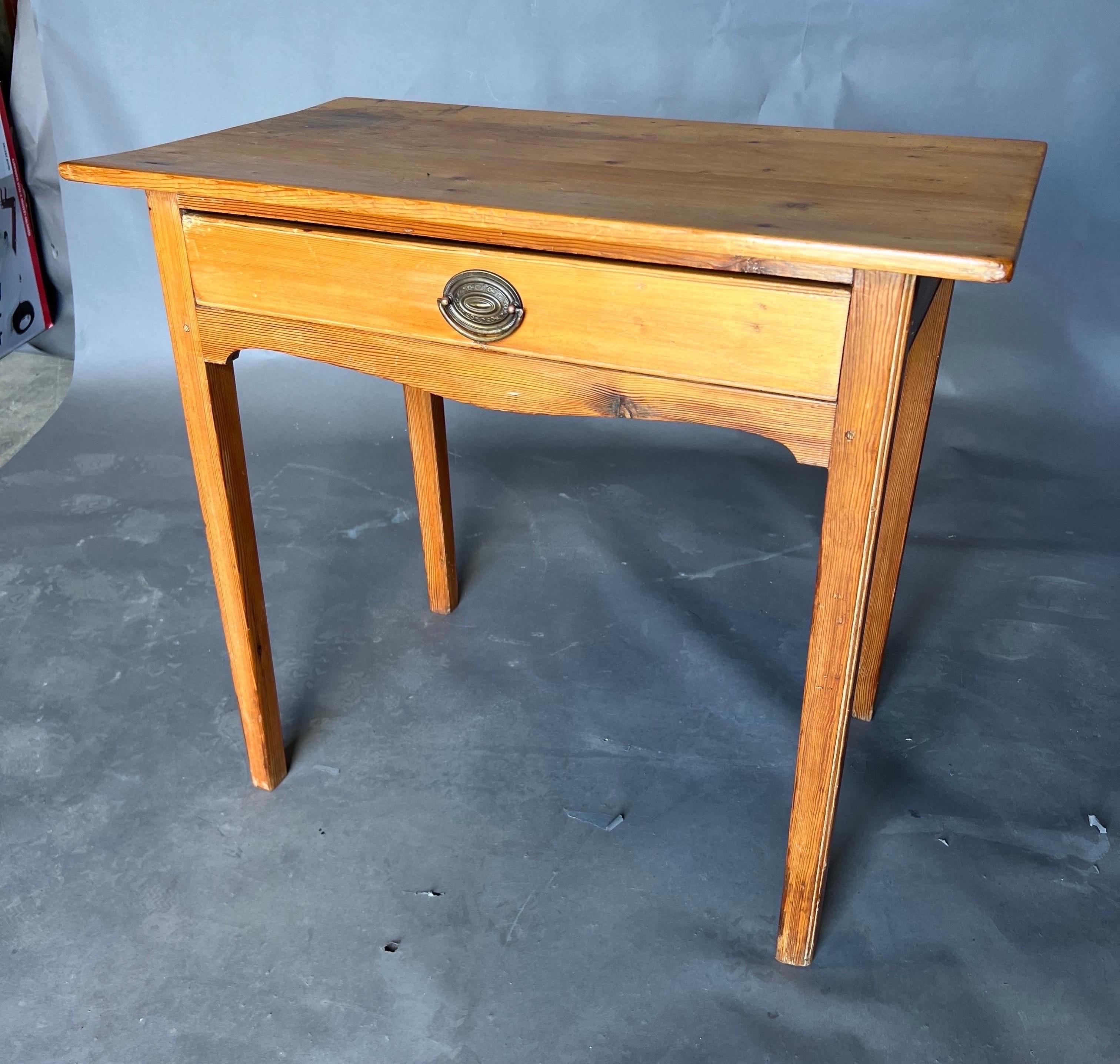 18th century American yellow pine single drawer side table, likely Southern or from PA. Nice beaded legs, pegged construction and shaped drawer apron. 