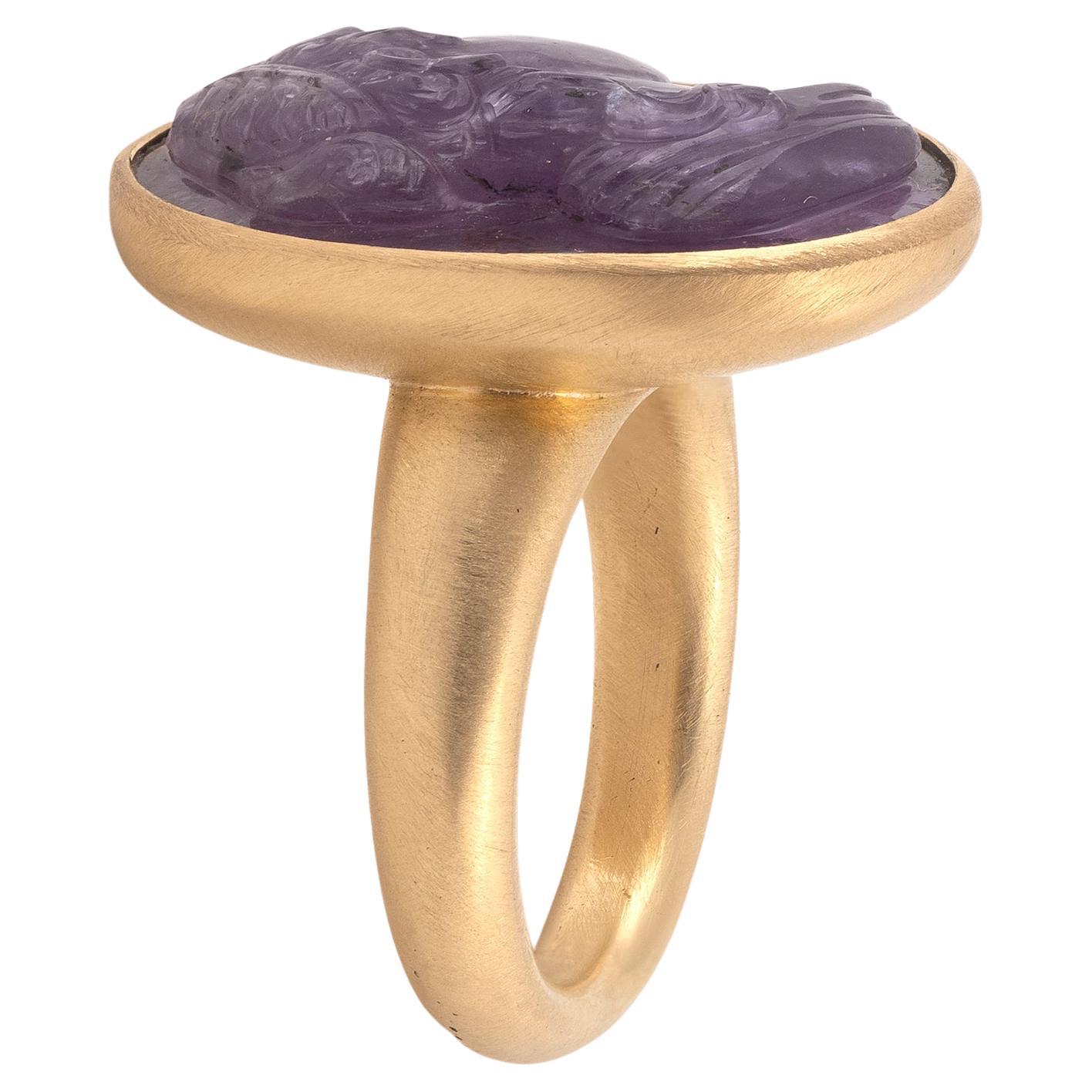 19th-century amethyst cameo of the bust of Niobe looking to the right, in a gold ring.
Top size 26mm x 20mm
Finger size: 7 1/4
Weight: 18,82gr.

In Greek mythology, Niobe was a daughter of Tantalus and of either Dione, the most frequently cited, or