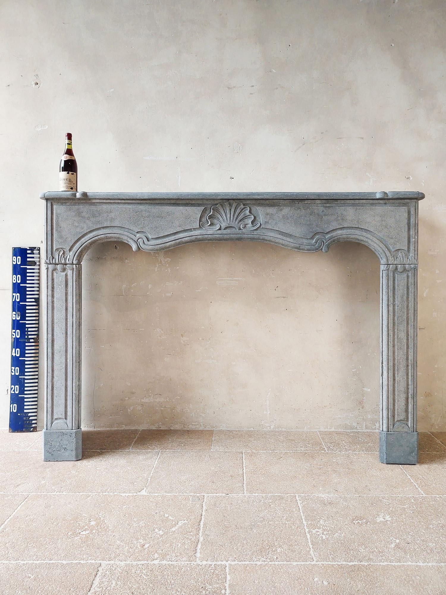18th century Amsterdam bluestone fireplace in Louis the Fourteenth style For Sale 5