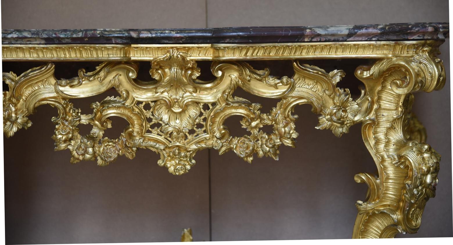 Ancient 18th century console, in carved and gilded wood with gold leaf, derived from a probable design by Gregorio Petondi (Petondi Giovanni Angelo Gregorio. - He was born in Castel San Pietro, a town in the Muggio valley, at the foot of the Alps,