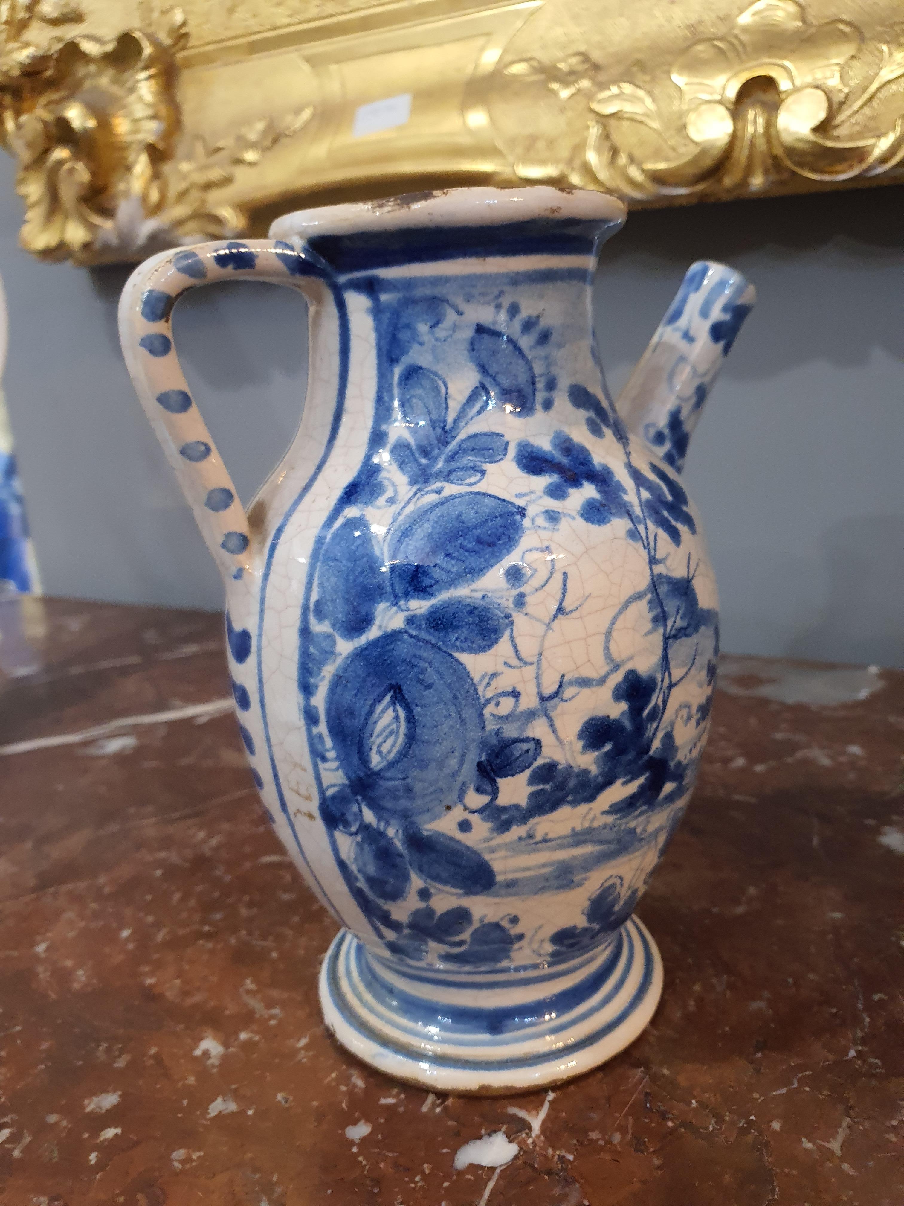 Italian 18th Century Ancient Faenza Pharmacy Jar Full Painted For Sale