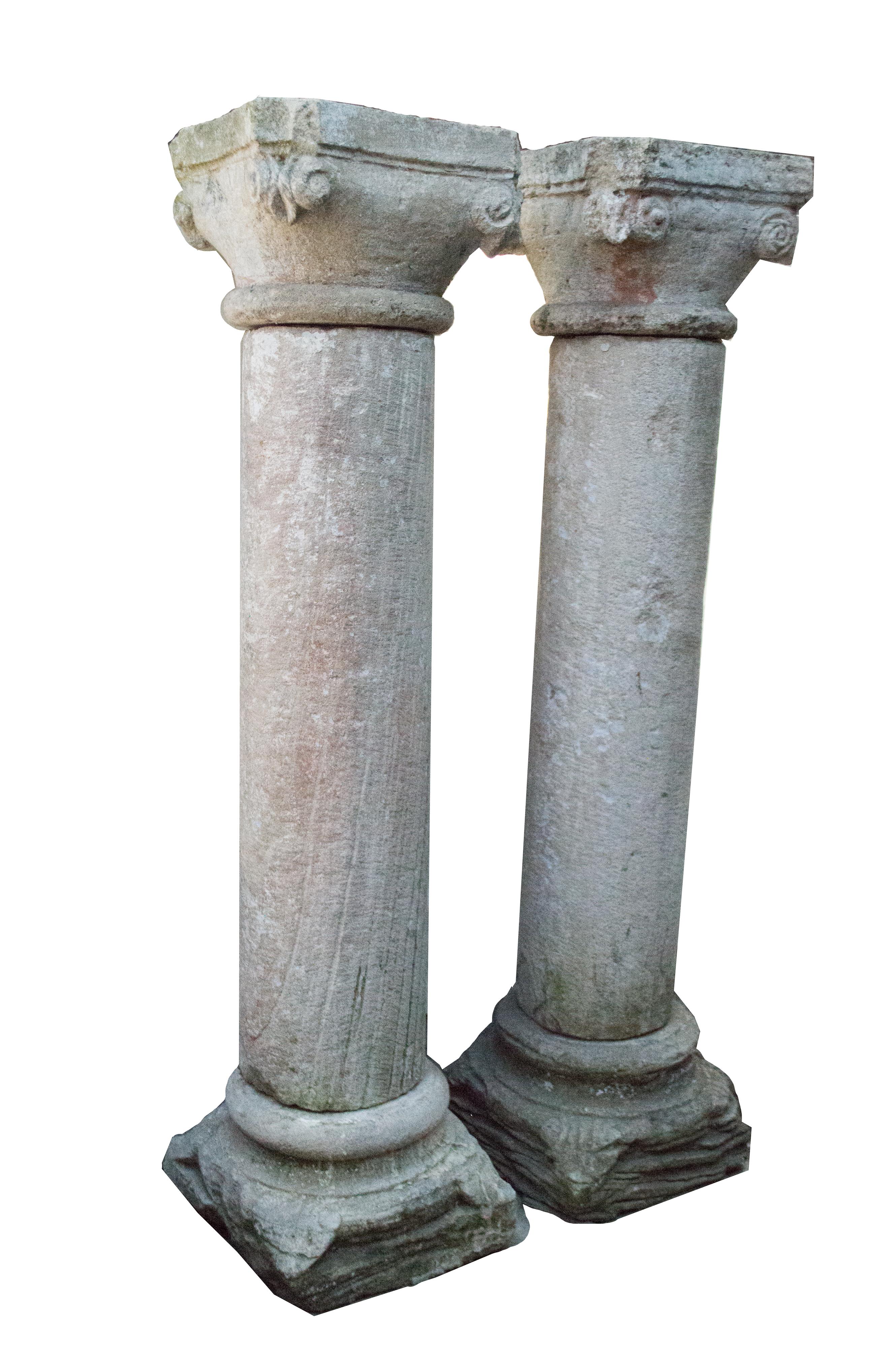 These wonderful pieces, with a dreamly patina and a sincretism of continents on the capitels, are a clear example of the European influence in India. They possibly comes from some of the European bastions that were along its coast: Goa, Diu, Damán,