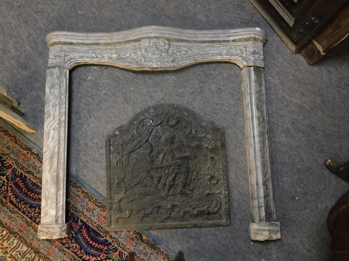18th Century Antique Bardiglio Gray Marble Fireplace Mantel, Italy In Good Condition In Cuneo, Italy (CN)