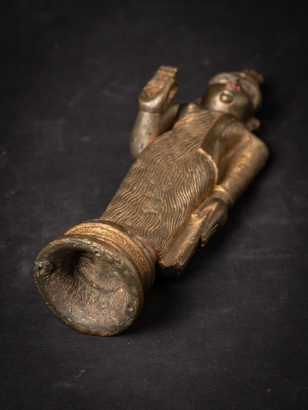 18th century antique bronze Buddha from Sri Lanka from Kandyan period 12