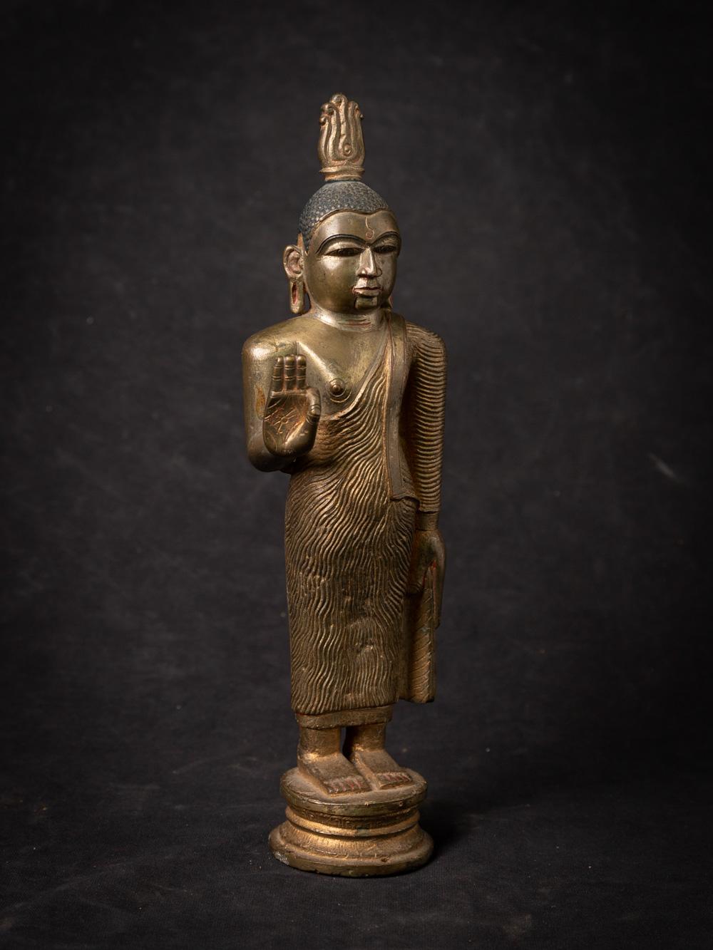 18th century antique bronze Buddha from Sri Lanka from Kandyan period In Good Condition In DEVENTER, NL