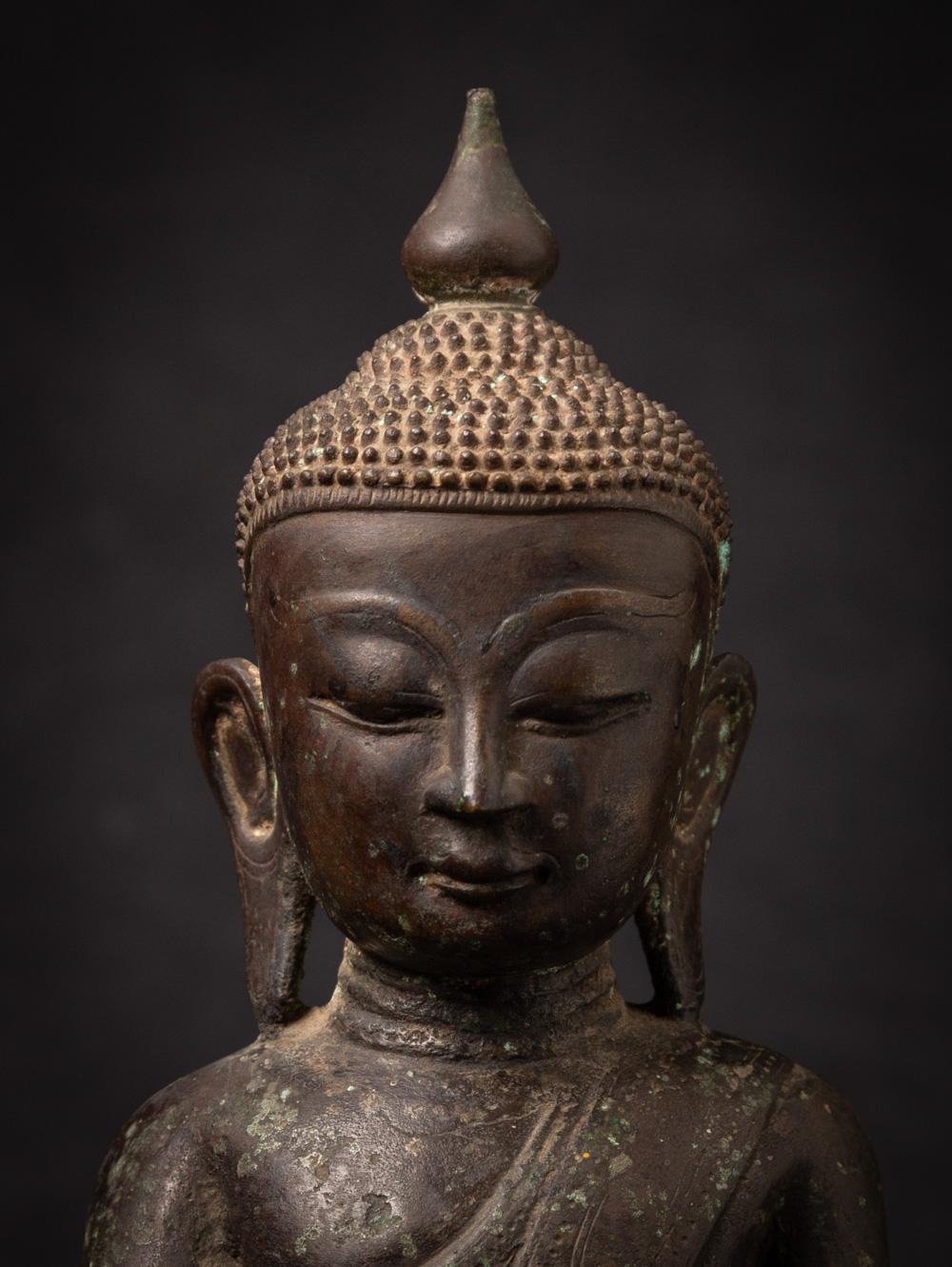 statue de Bouddha birman du 18e siècle en bronze ancien provenant de Birmanie en vente 5