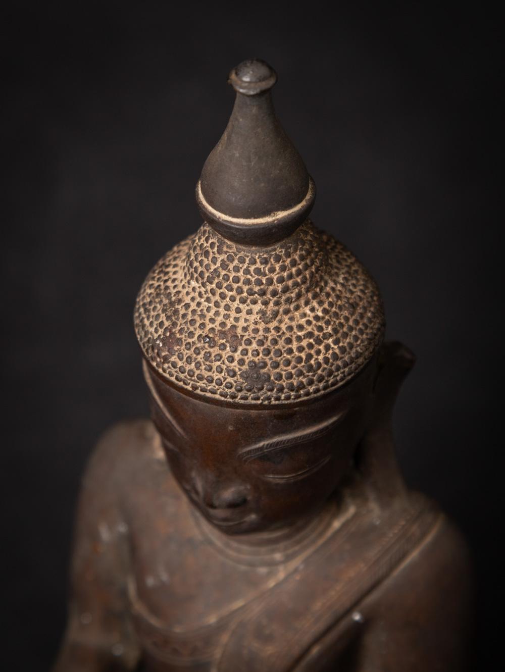 18th century Antique bronze Burmese Buddha statue from Burma For Sale 7