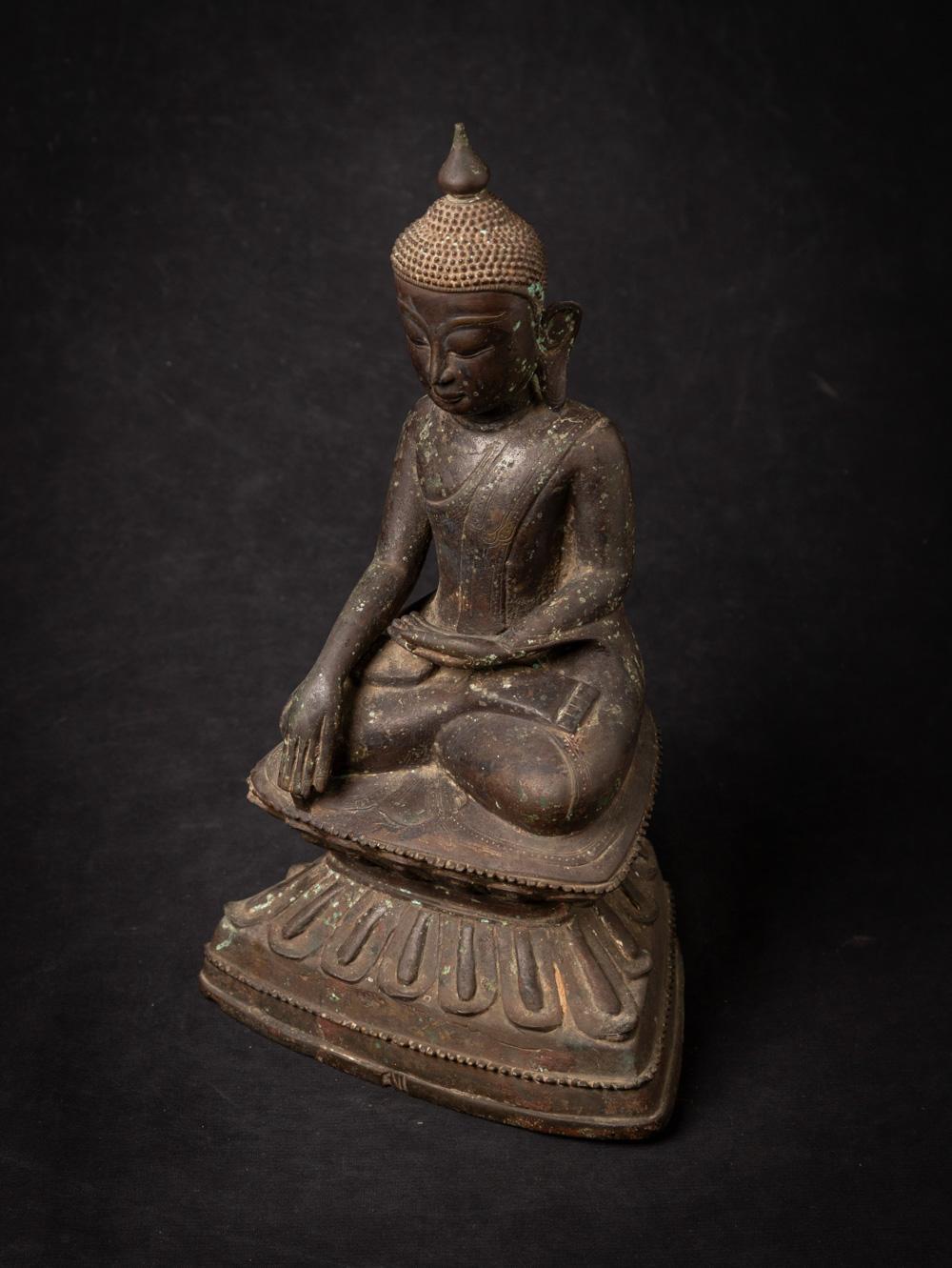 statue de Bouddha birman du 18e siècle en bronze ancien provenant de Birmanie en vente 8