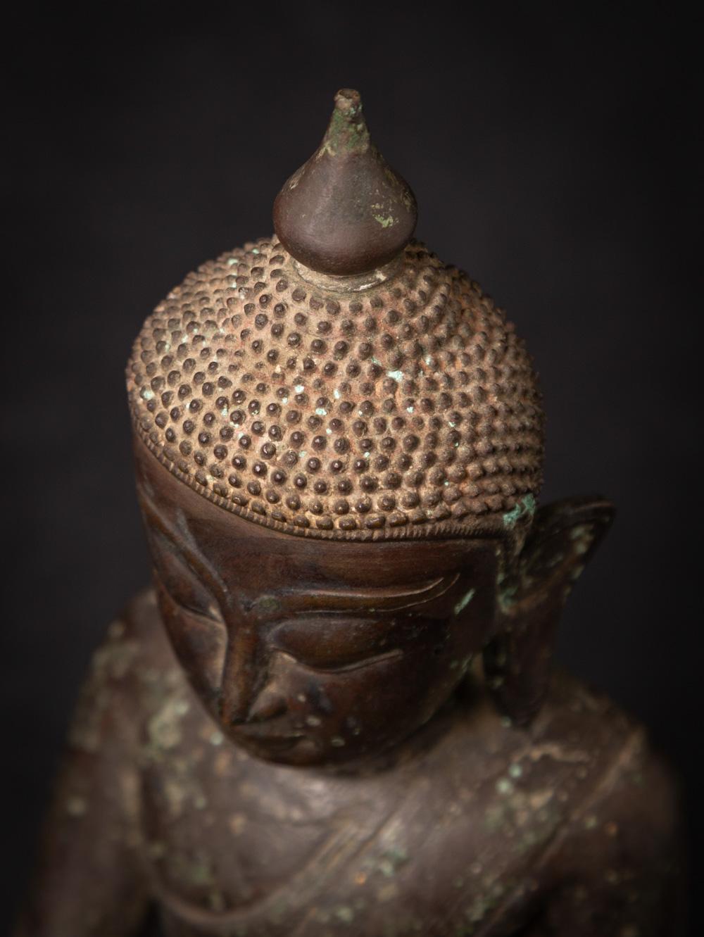 statue de Bouddha birman du 18e siècle en bronze ancien provenant de Birmanie en vente 9