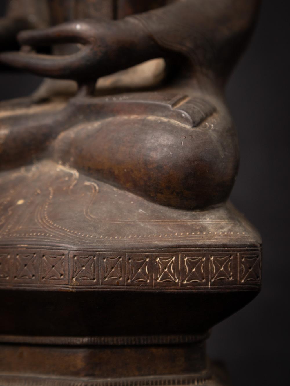 18th century Antique bronze Burmese Buddha statue from Burma For Sale 11