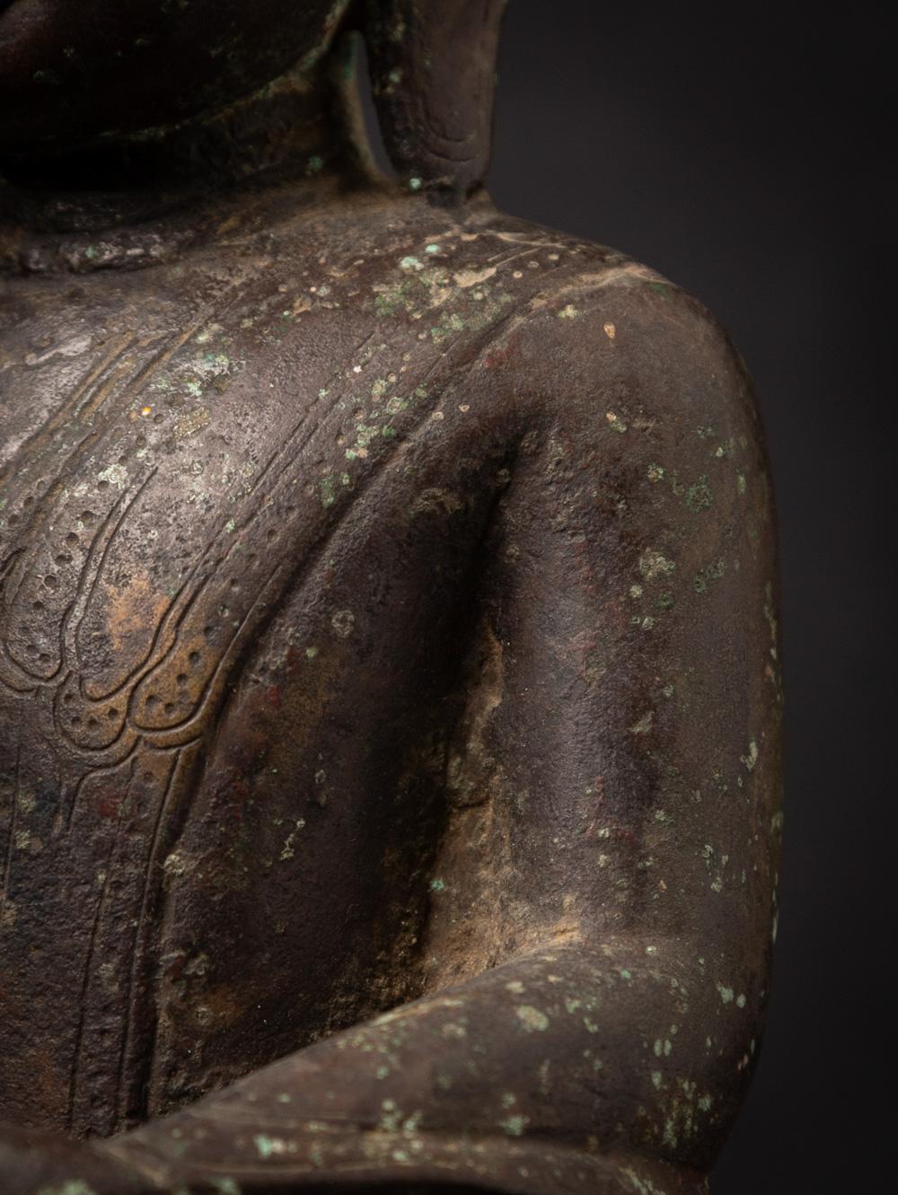 statue de Bouddha birman du 18e siècle en bronze ancien provenant de Birmanie en vente 12