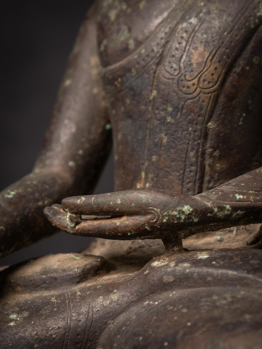 statue de Bouddha birman du 18e siècle en bronze ancien provenant de Birmanie en vente 13