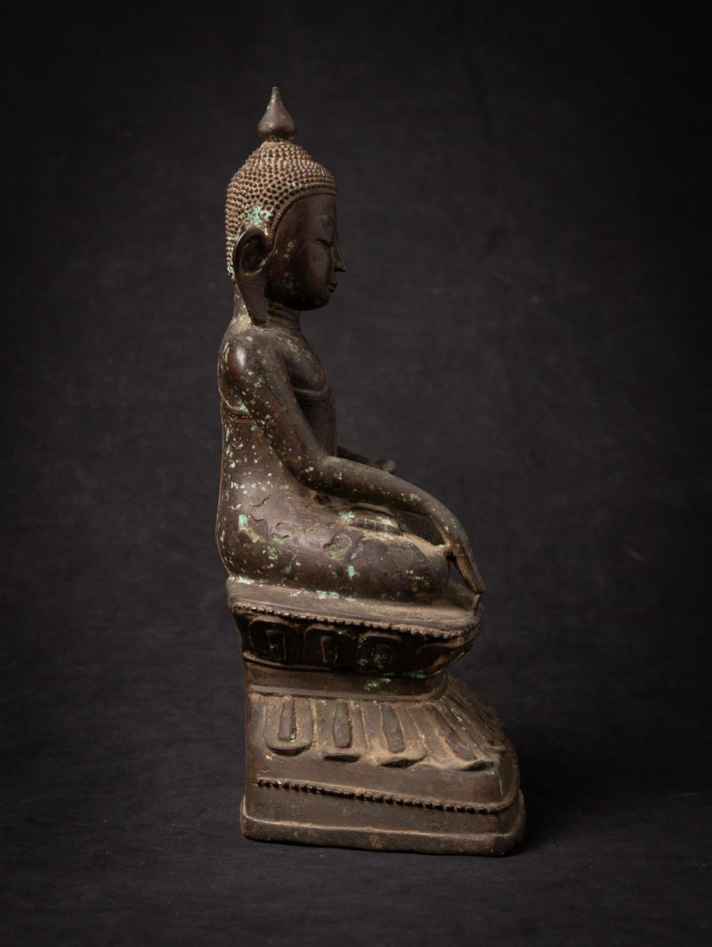 Bronze statue de Bouddha birman du 18e siècle en bronze ancien provenant de Birmanie en vente