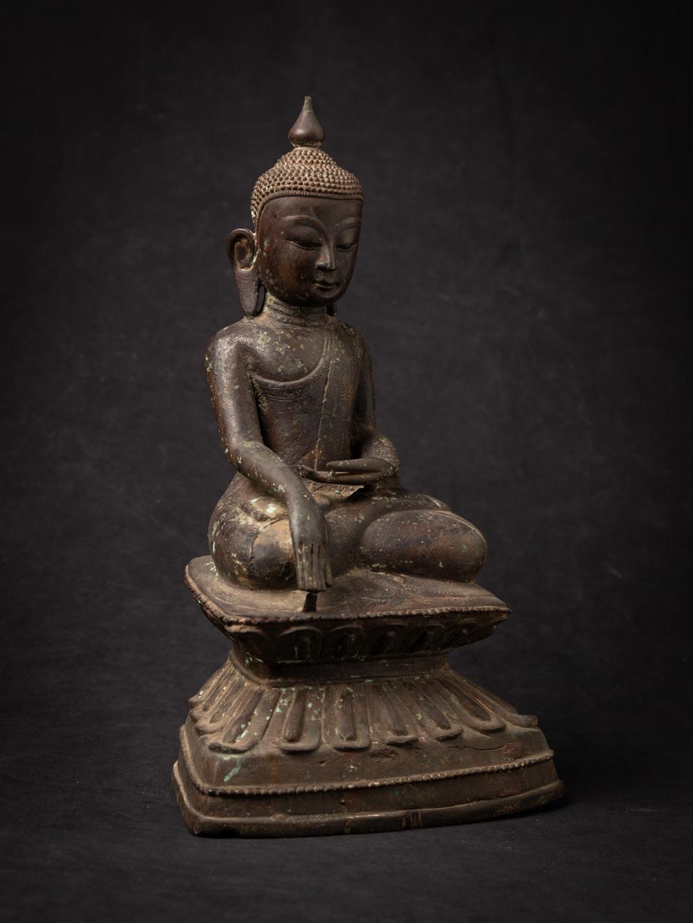 statue de Bouddha birman du 18e siècle en bronze ancien provenant de Birmanie en vente 1