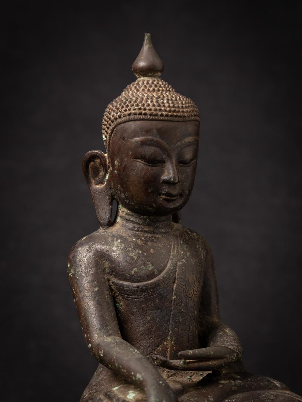 statue de Bouddha birman du 18e siècle en bronze ancien provenant de Birmanie en vente 2