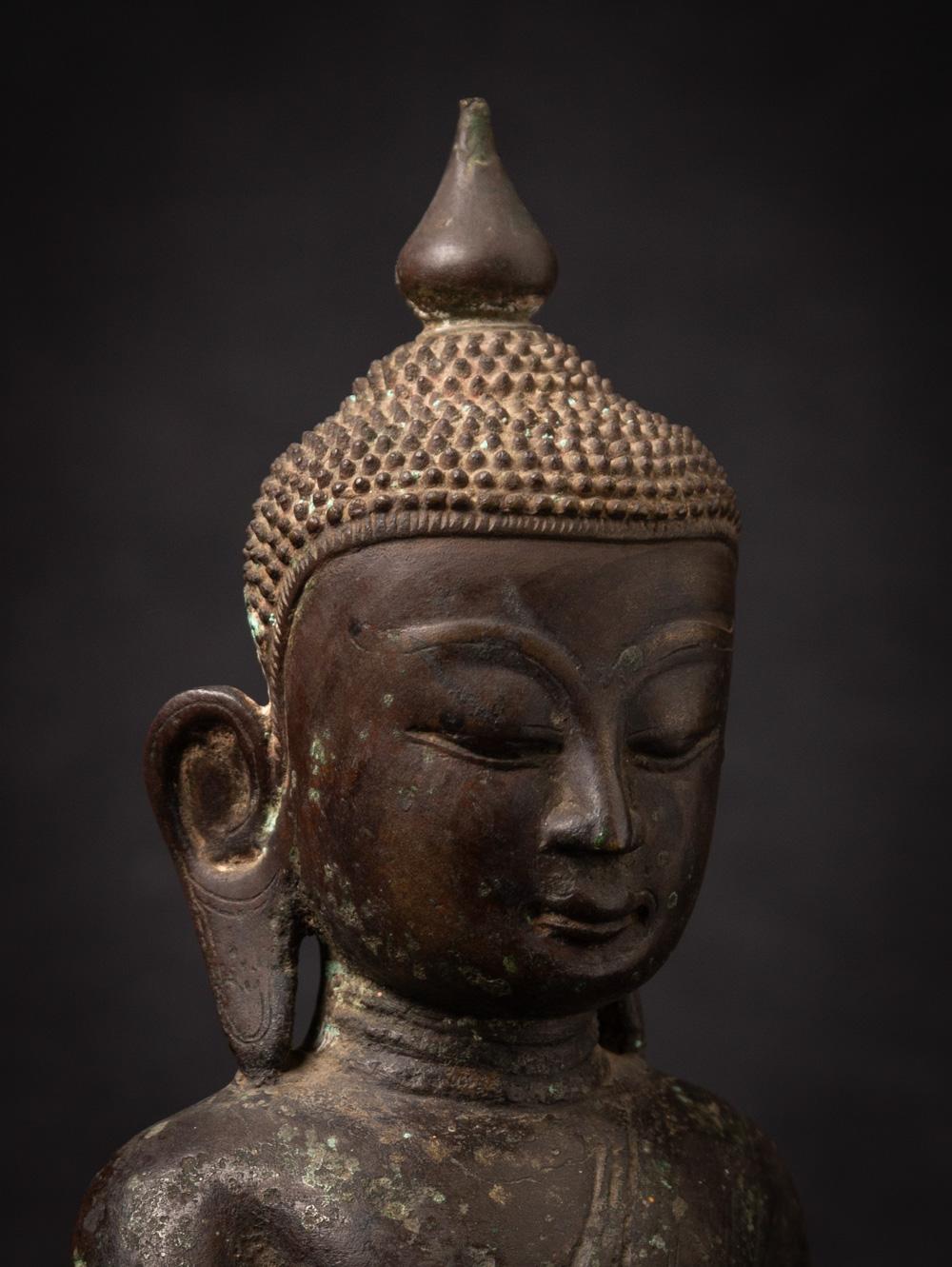 statue de Bouddha birman du 18e siècle en bronze ancien provenant de Birmanie en vente 3