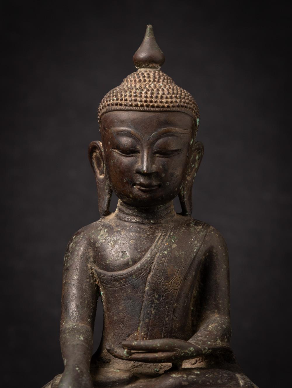 statue de Bouddha birman du 18e siècle en bronze ancien provenant de Birmanie en vente 4