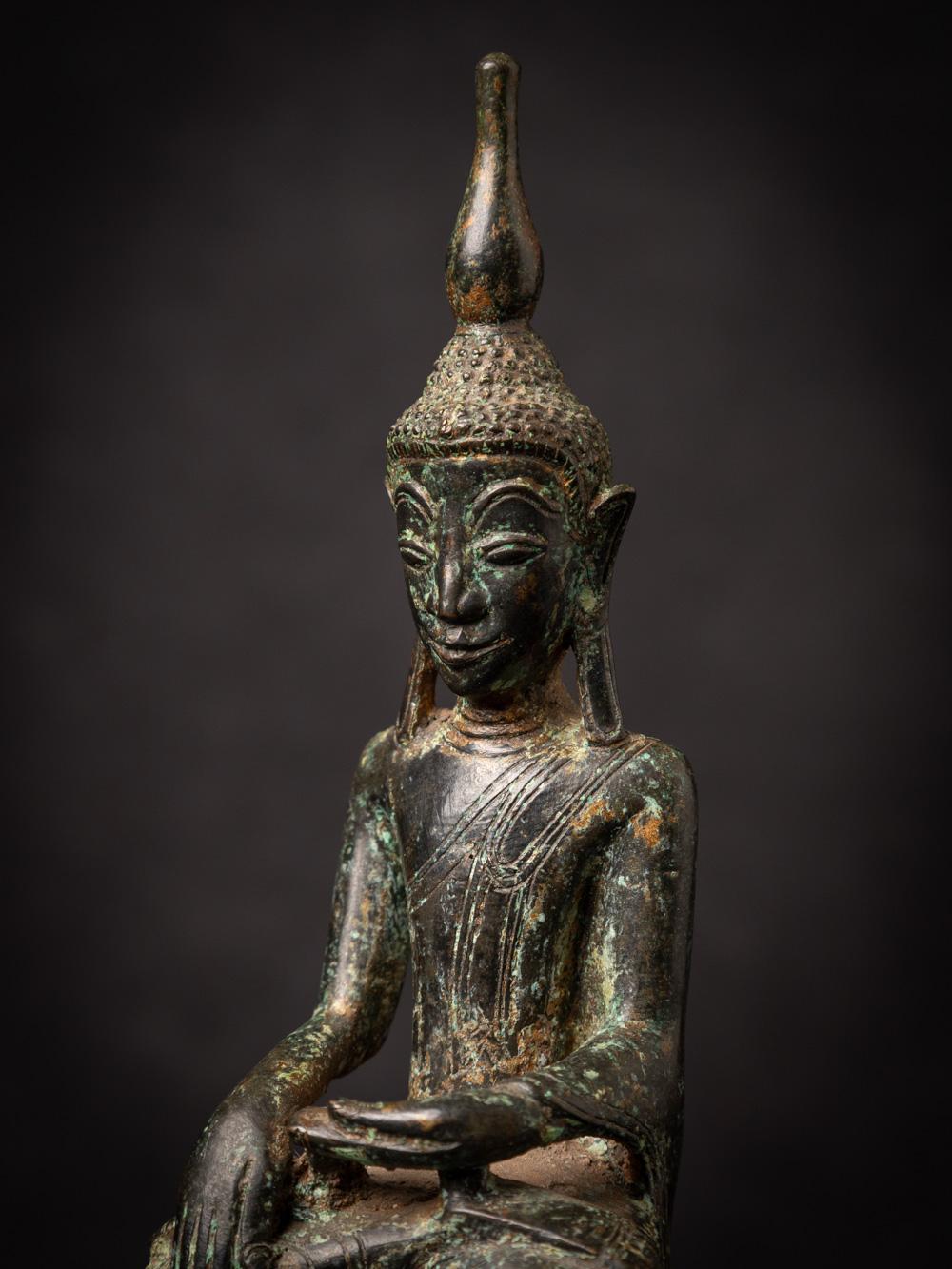 18th century antique bronze Burmese Buddha statue in Bhumisparsha Mudra For Sale 6