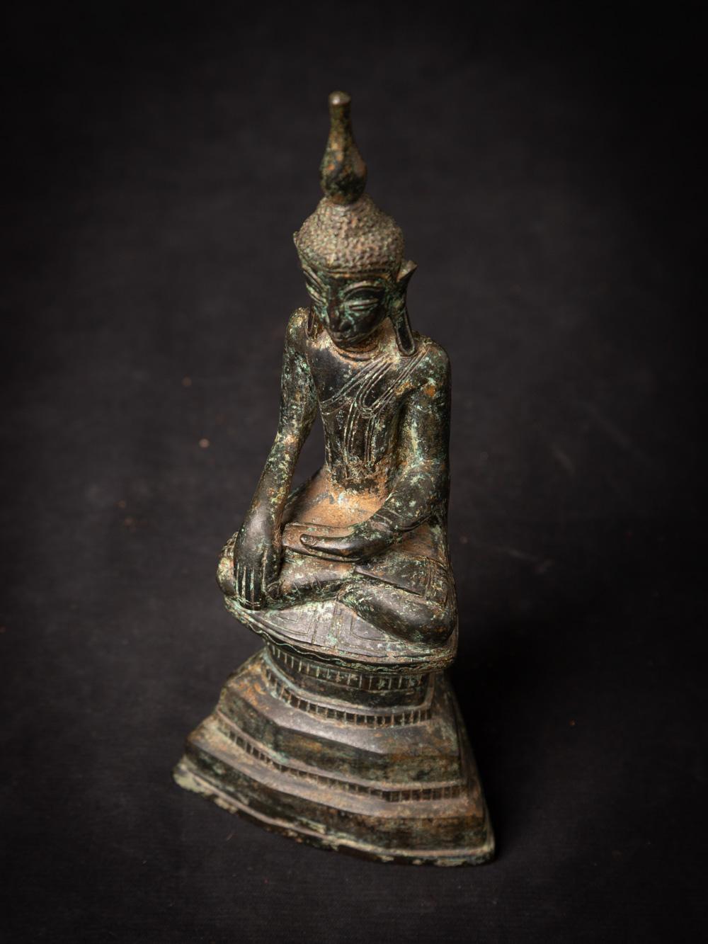 18th century antique bronze Burmese Buddha statue in Bhumisparsha Mudra For Sale 8