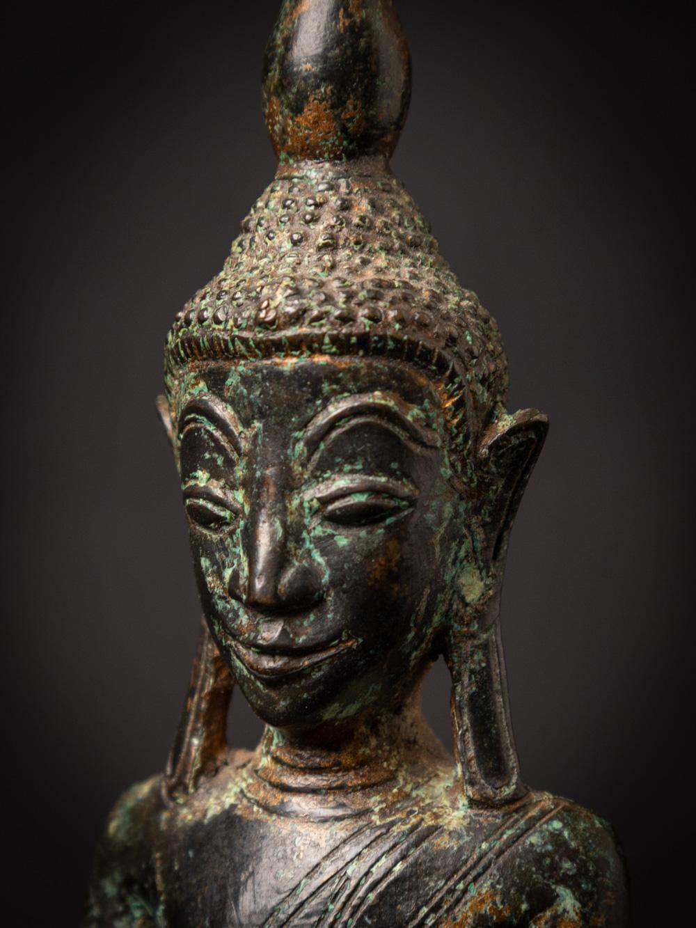 18th century antique bronze Burmese Buddha statue in Bhumisparsha Mudra For Sale 10