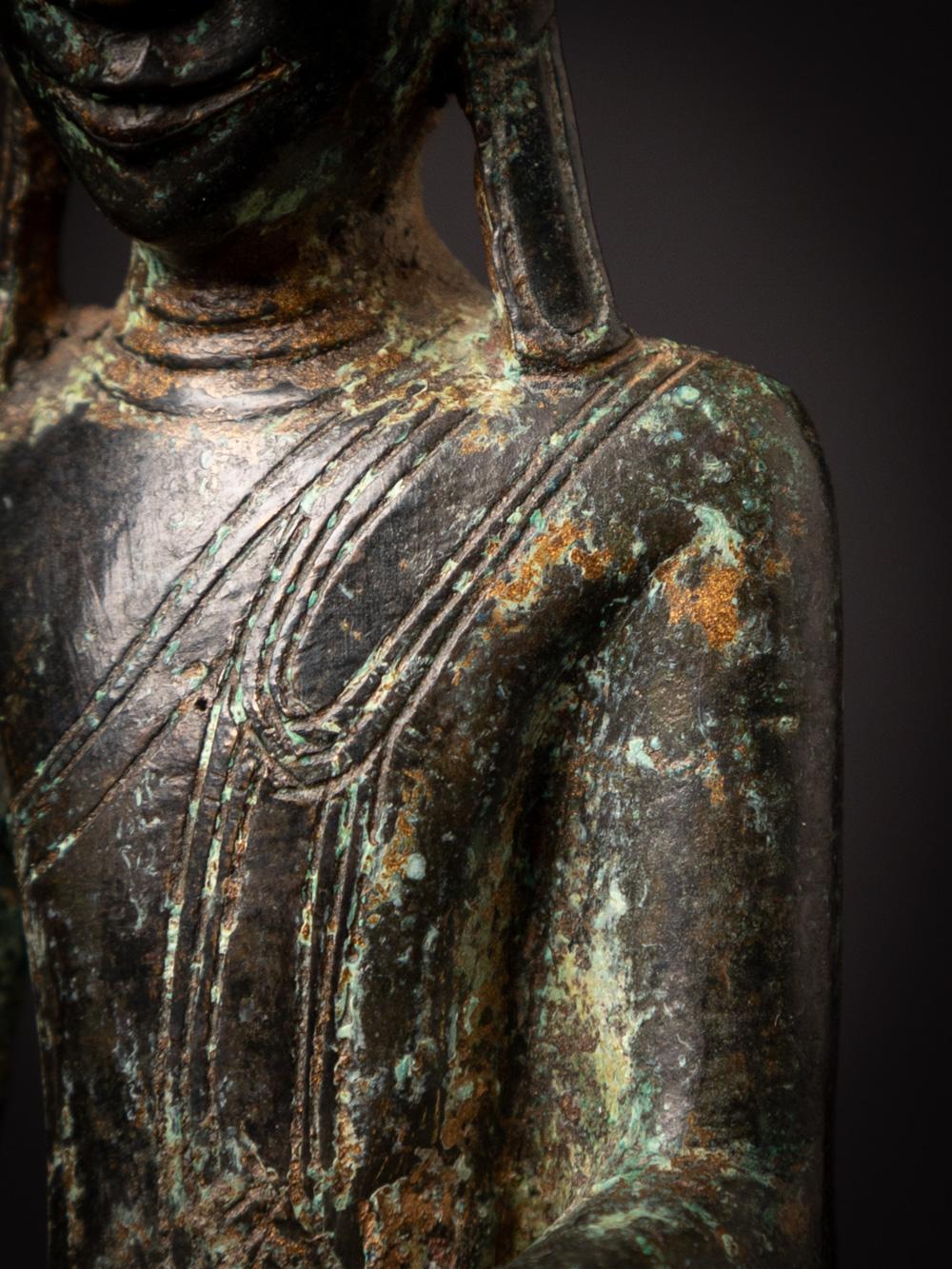 18th century antique bronze Burmese Buddha statue in Bhumisparsha Mudra For Sale 12