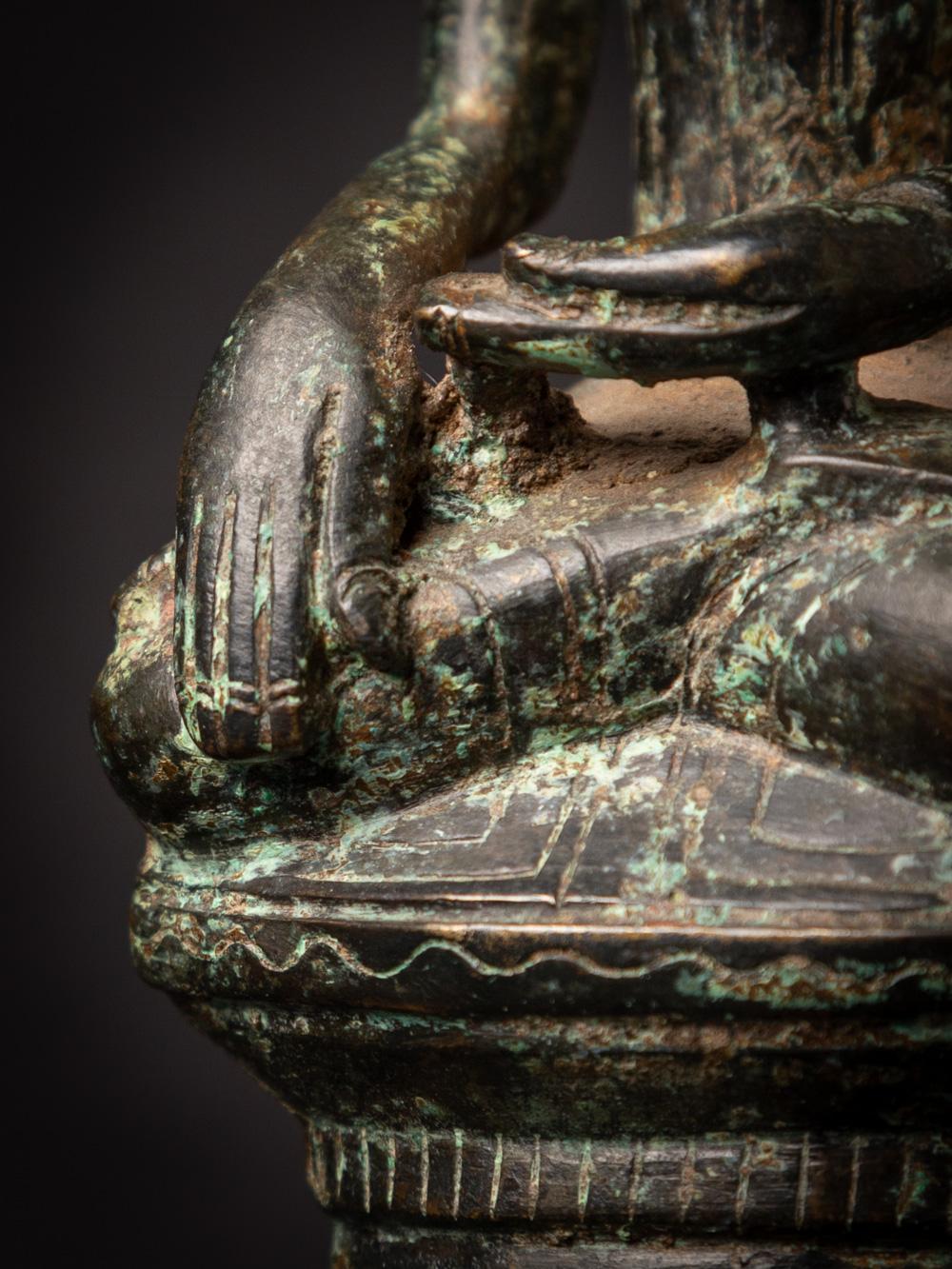 Antike burmesische Buddha-Statue aus Bronze aus dem 18. Jahrhundert in Bhumisparsha Mudra im Angebot 15