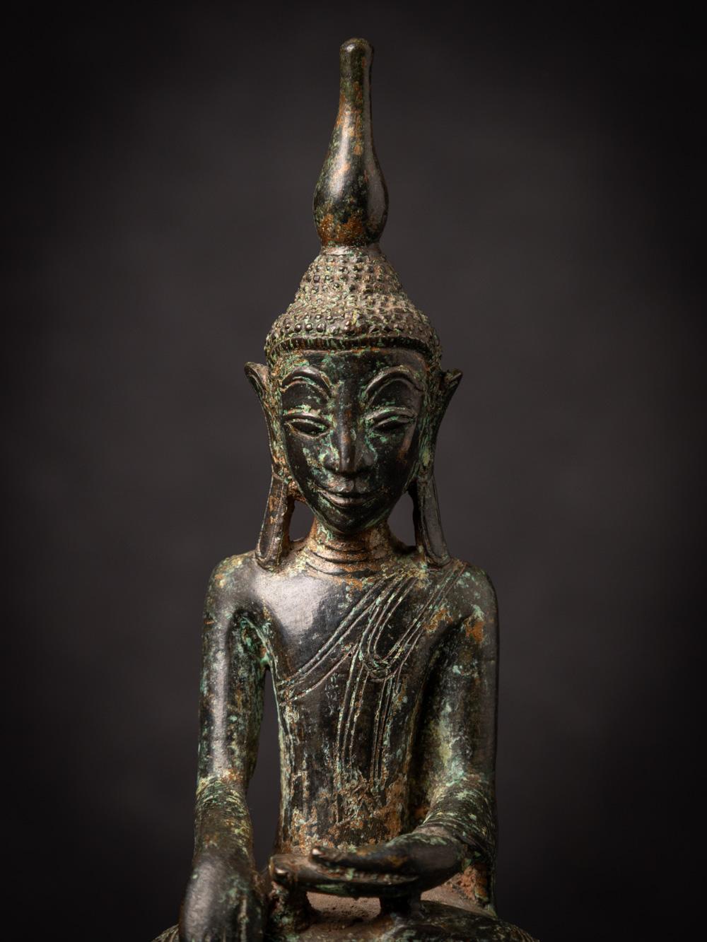 18th century antique bronze Burmese Buddha statue in Bhumisparsha Mudra For Sale 4