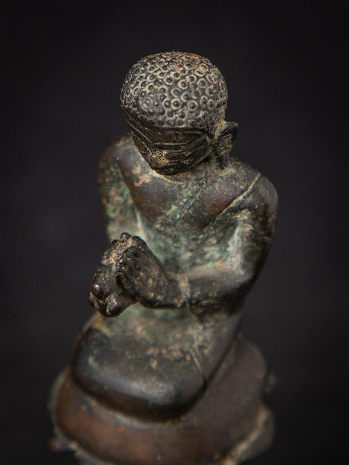 Bois statue de moine birman en bronze ancien du 18ème siècle - Bouddhas originaux en vente