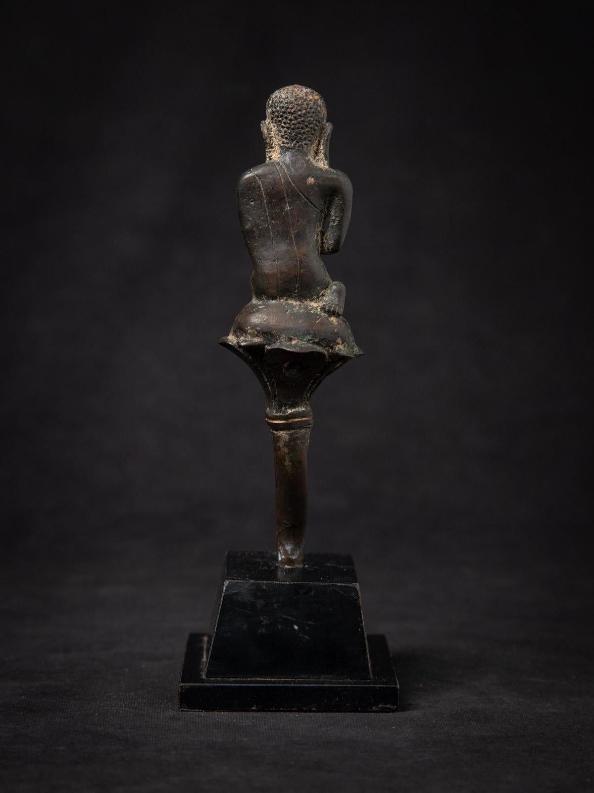 statue de moine birman en bronze ancien du 18ème siècle - Bouddhas originaux en vente 3