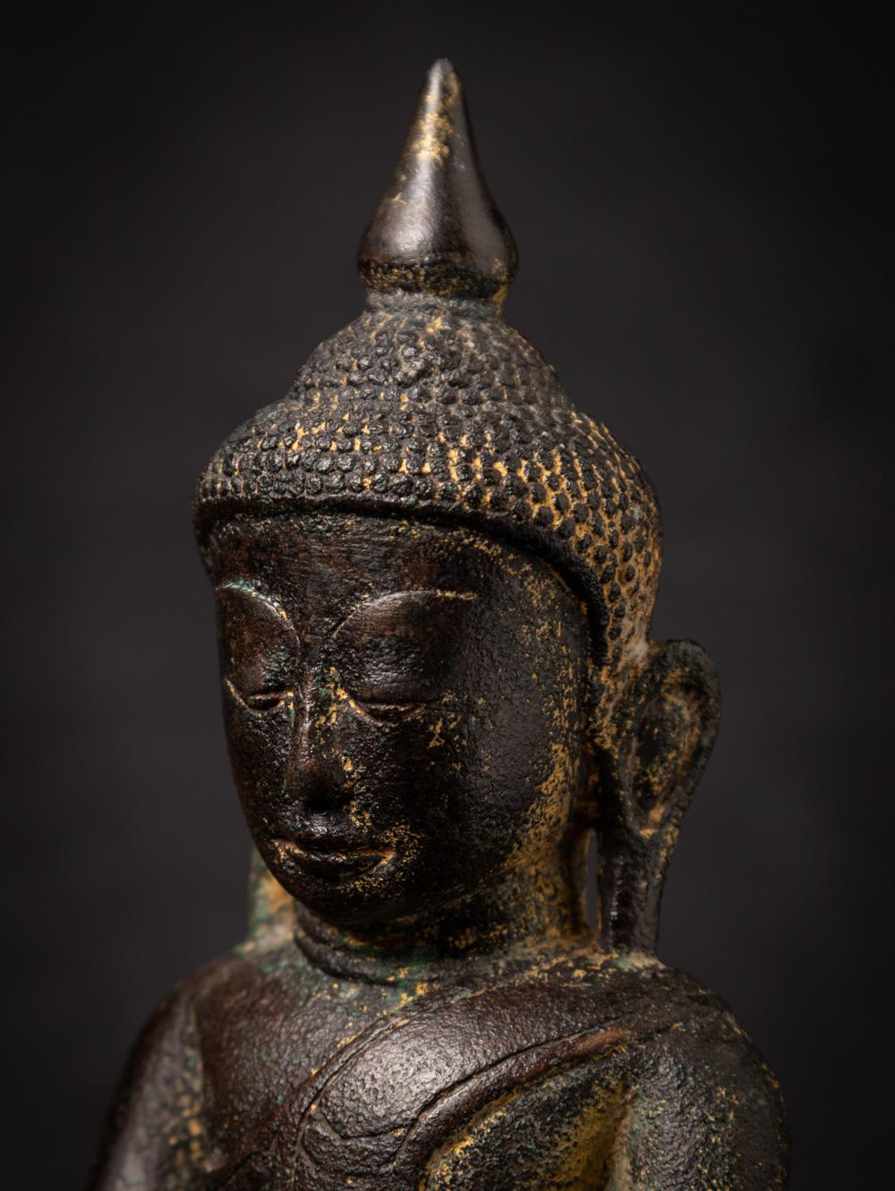 18th century Antique bronze Burmese Shan Buddha statue from Burma For Sale 6