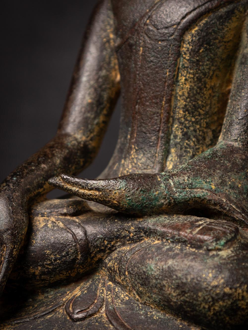 18th century Antique bronze Burmese Shan Buddha statue from Burma For Sale 8