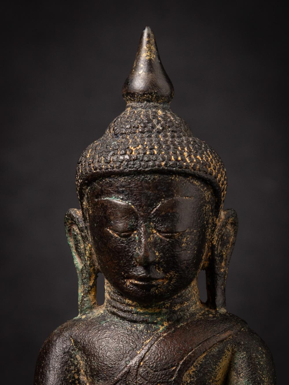 Antike burmesische Shan-Buddha-Statue aus Bronze aus Burma aus dem 18. Jahrhundert im Angebot 1