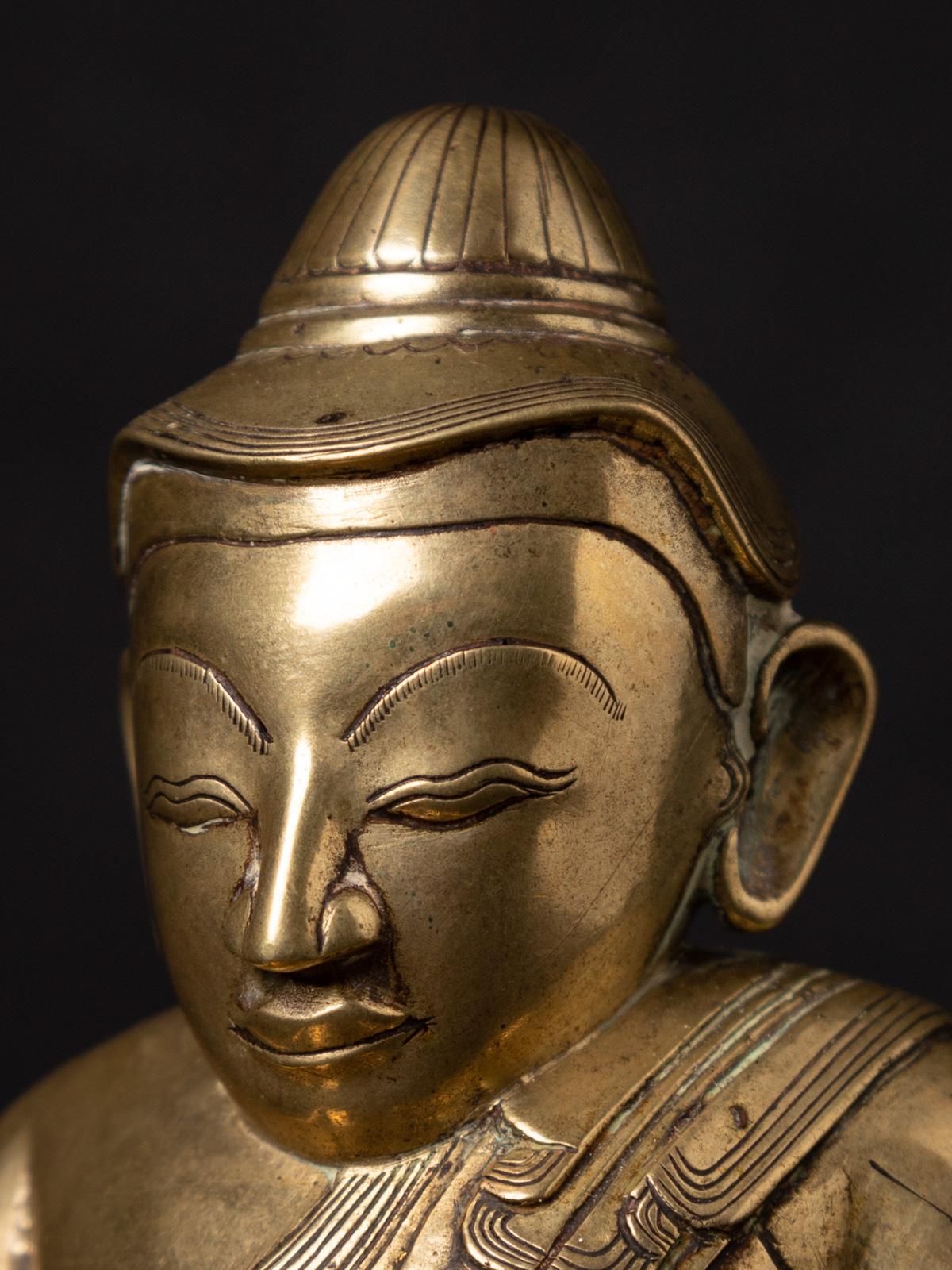 18th century Antique bronze Lotus Buddha statue from Burma For Sale 5