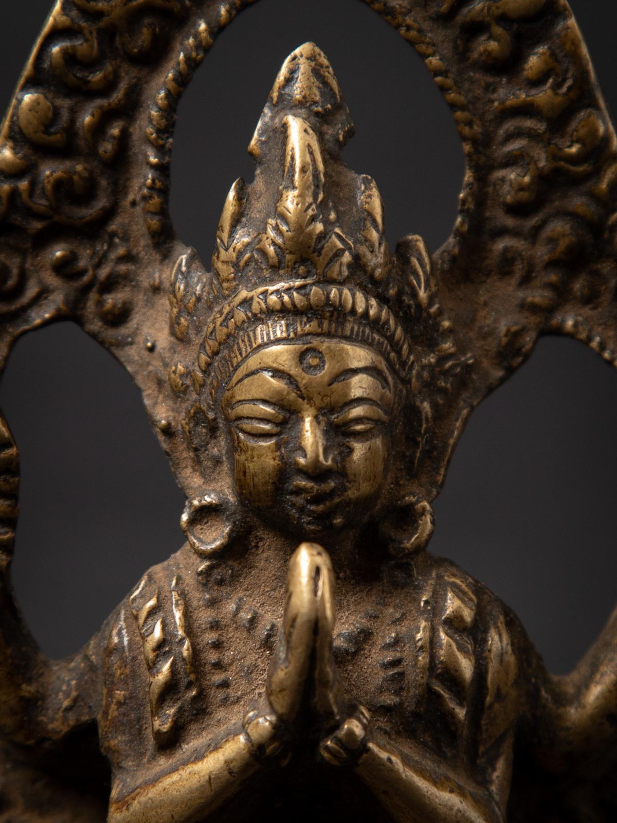 statue de Chenrezig népalaise du 18e siècle en bronze ancien du Népal - Bouddhas d'origine en vente 4