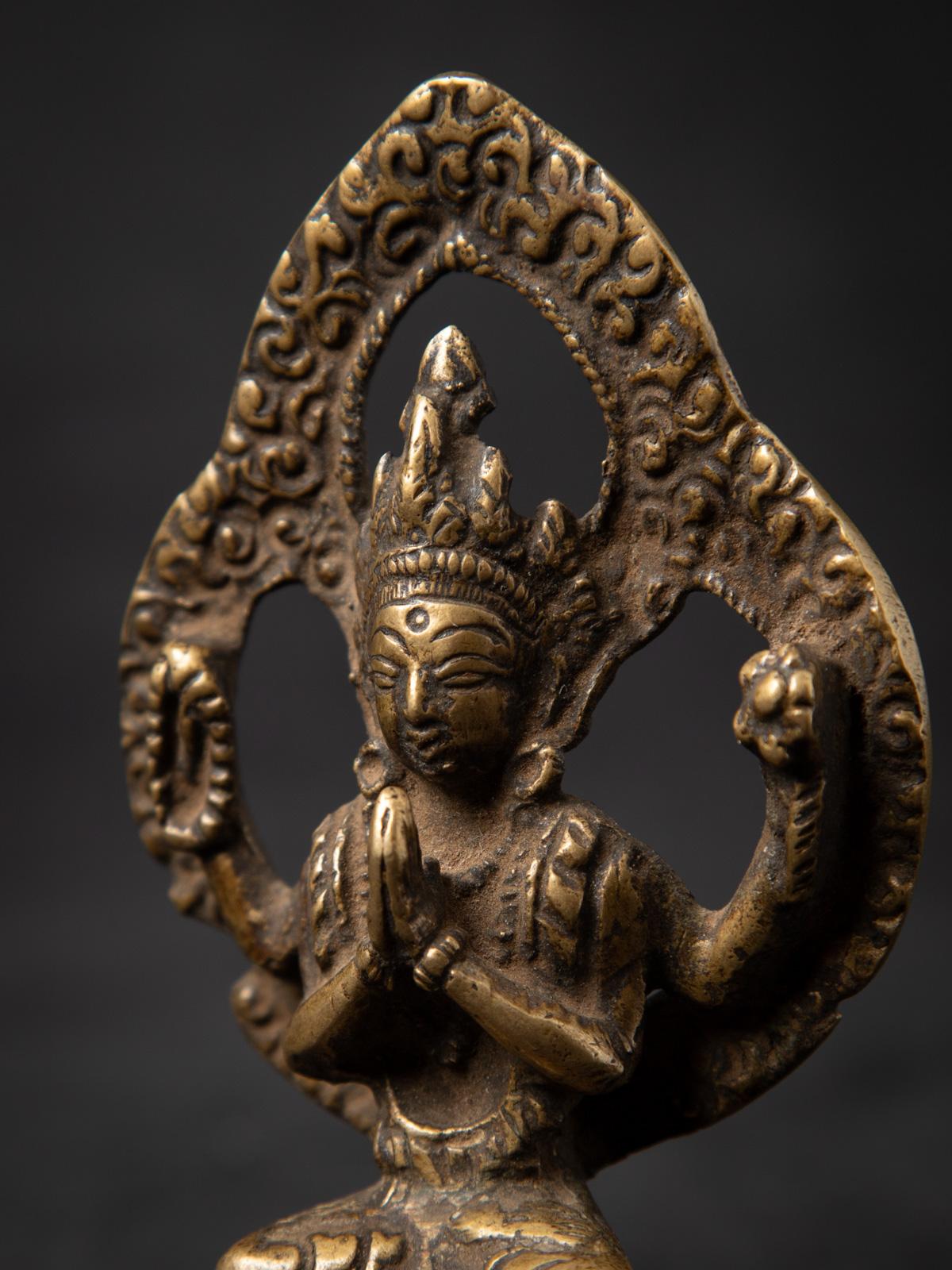 statue de Chenrezig népalaise du 18e siècle en bronze ancien du Népal - Bouddhas d'origine en vente 5