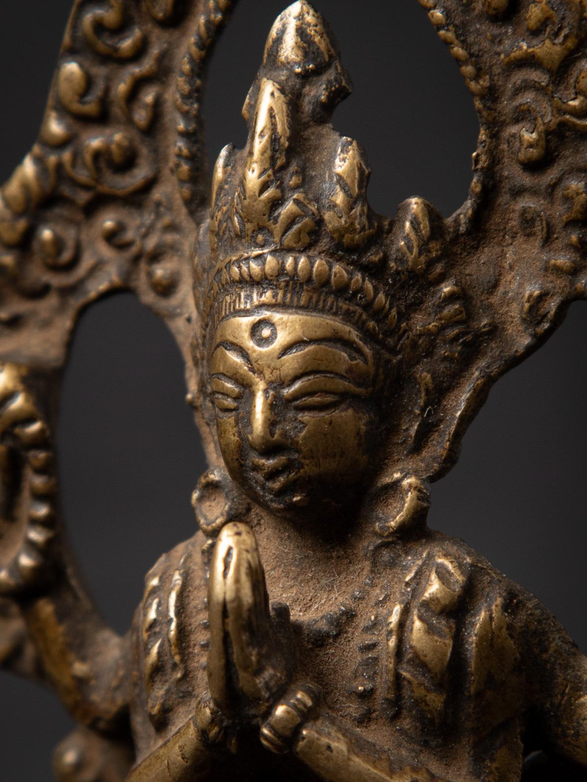 statue de Chenrezig népalaise du 18e siècle en bronze ancien du Népal - Bouddhas d'origine en vente 6