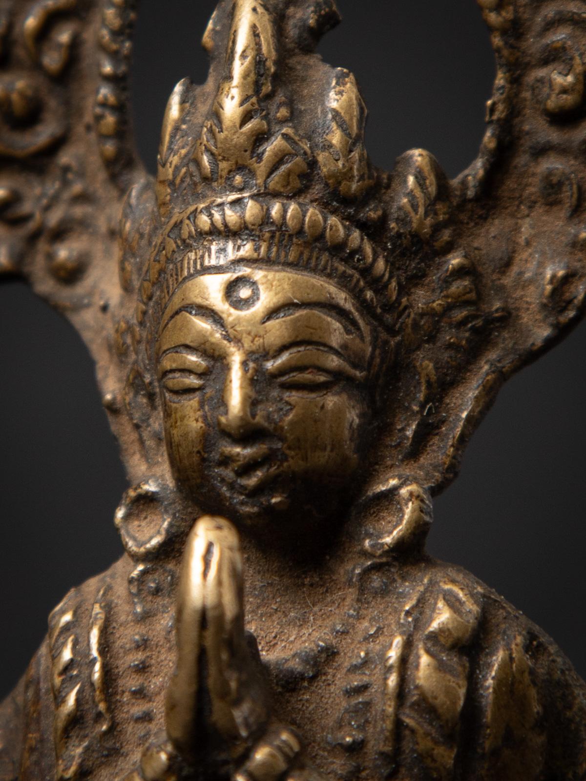 statue de Chenrezig népalaise du 18e siècle en bronze ancien du Népal - Bouddhas d'origine en vente 10