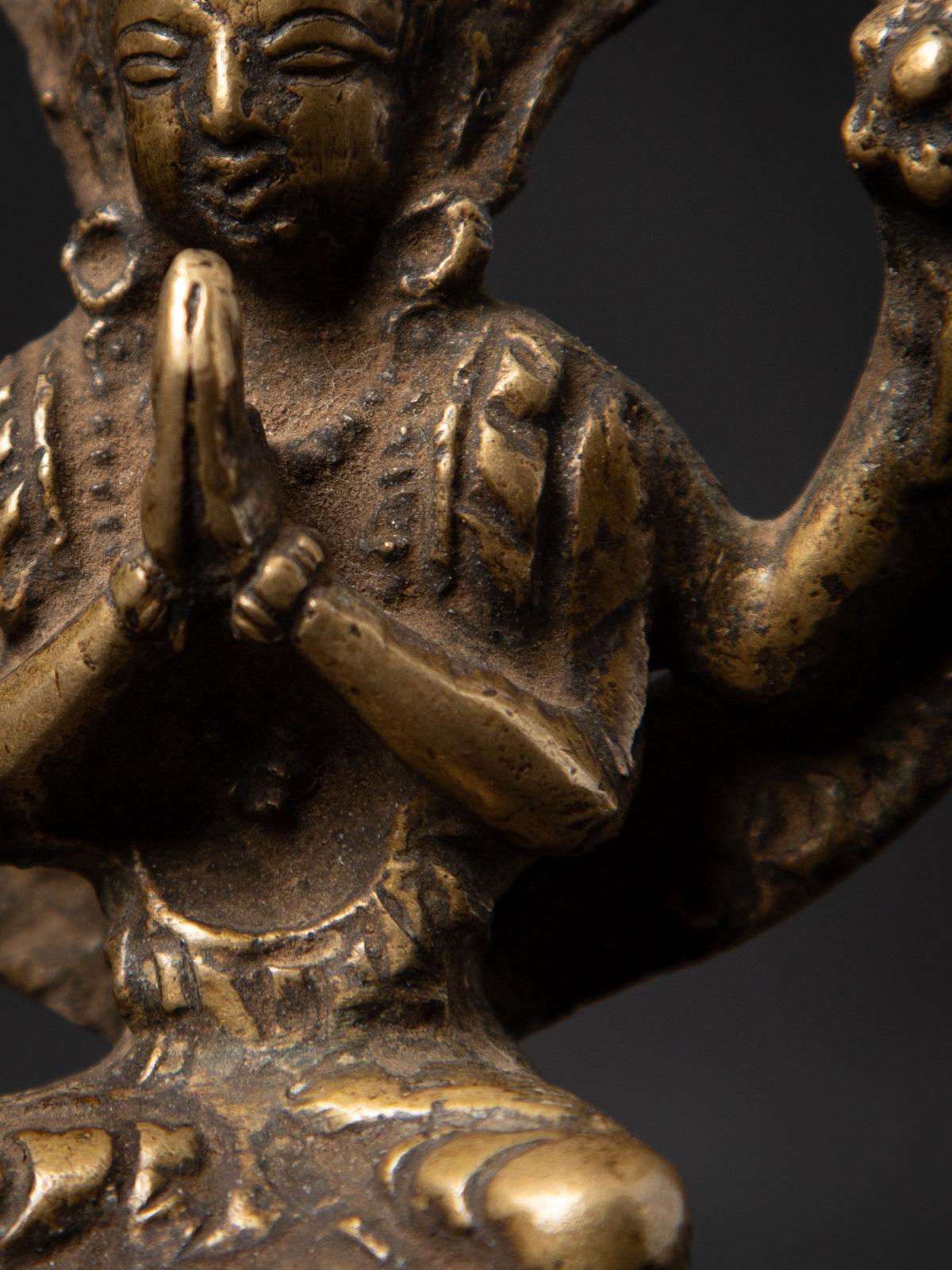 statue de Chenrezig népalaise du 18e siècle en bronze ancien du Népal - Bouddhas d'origine en vente 11