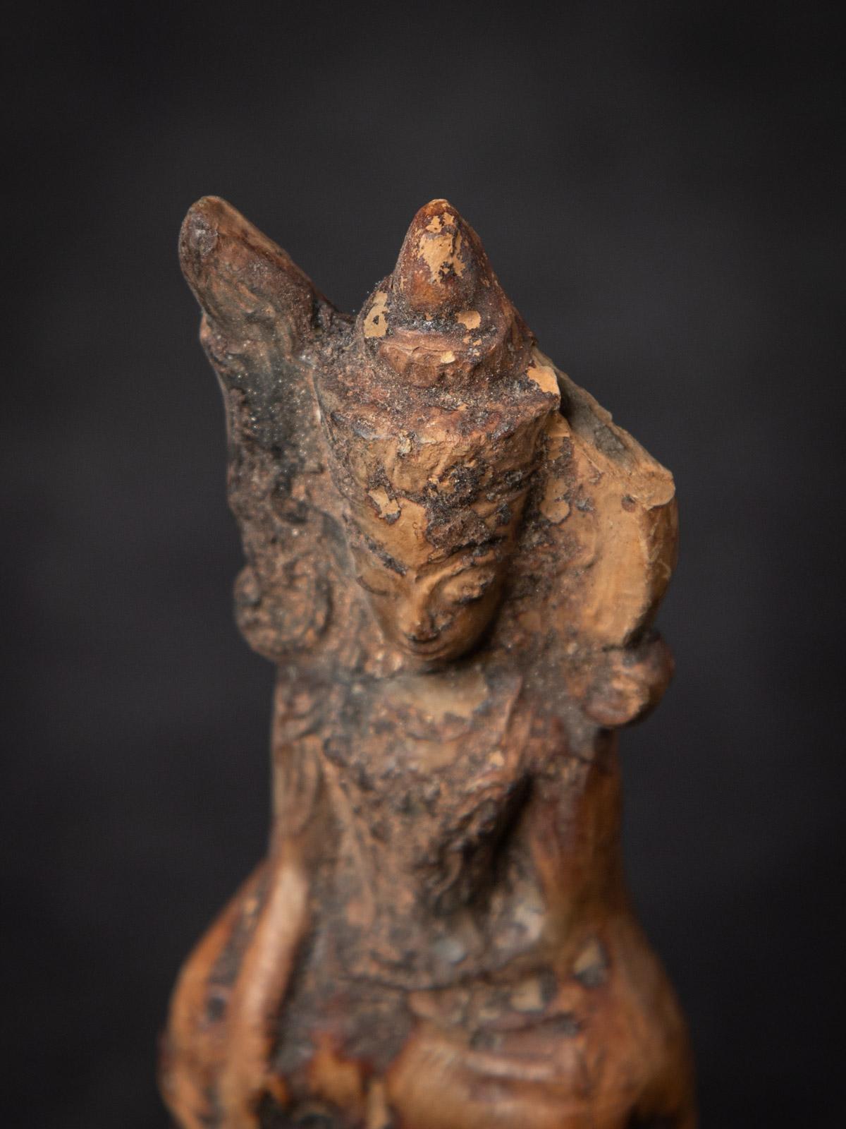 18th century Antique Burmese Buddha amulet from Burma For Sale 1