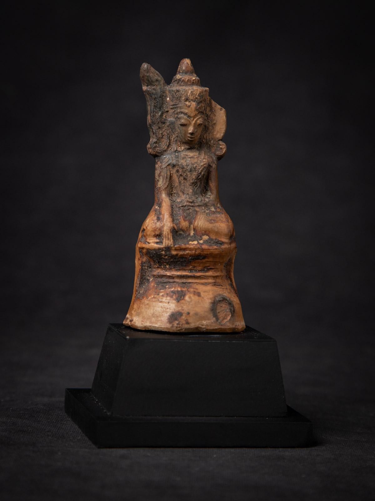 18th century Antique Burmese Buddha amulet from Burma For Sale 2
