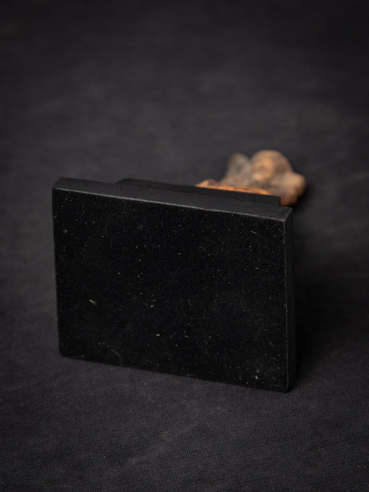 18th century Antique Burmese Buddha amulet from Burma For Sale 3