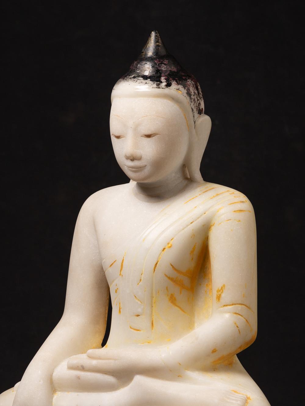 Antike burmesische Buddha-Statue aus burmesischem Marmor aus dem 18. Jahrhundert im Zustand „Gut“ im Angebot in DEVENTER, NL